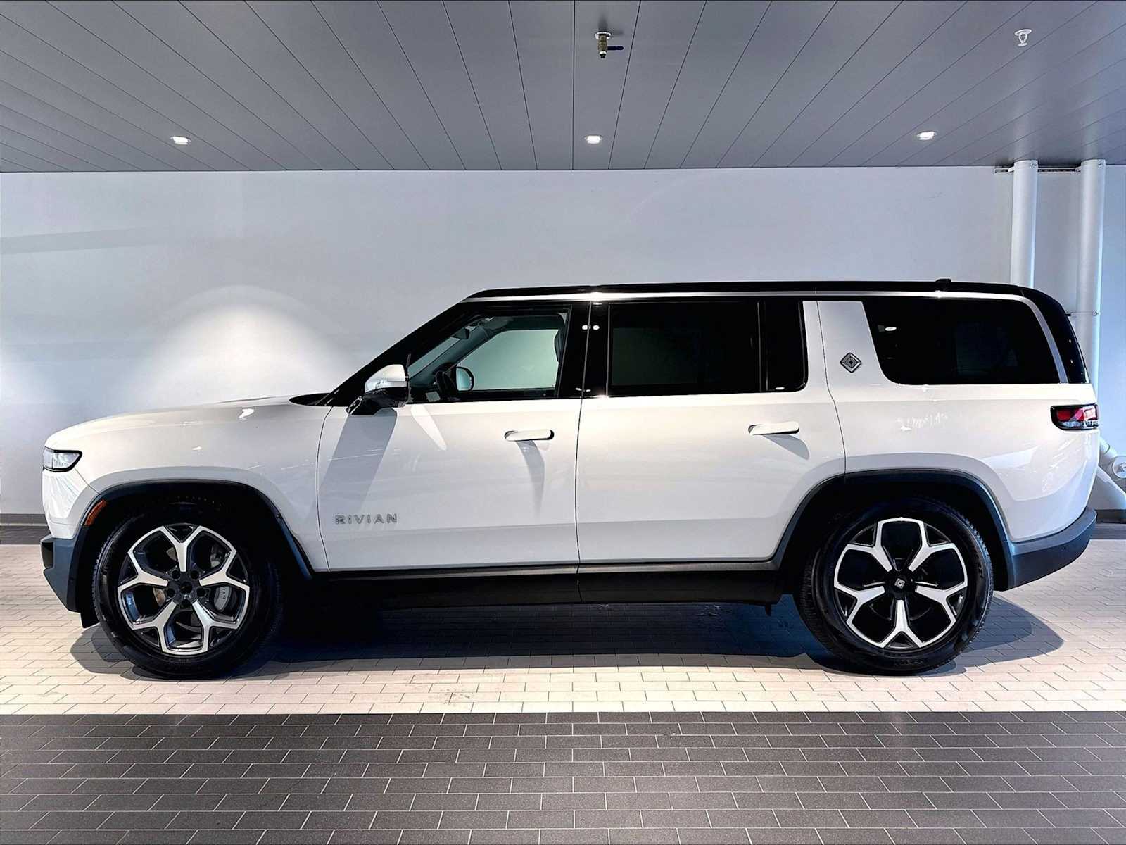 Used 2024 Rivian R1S Adventure with VIN 7PDSGBBA2RN034827 for sale in Sacramento, CA