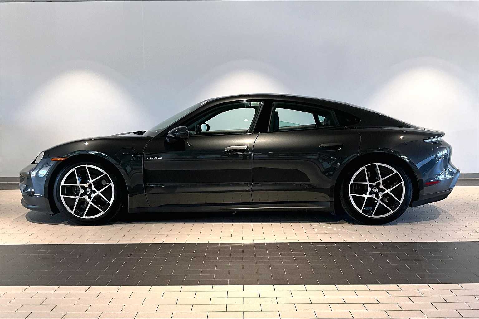 2025 Porsche Taycan photo 2