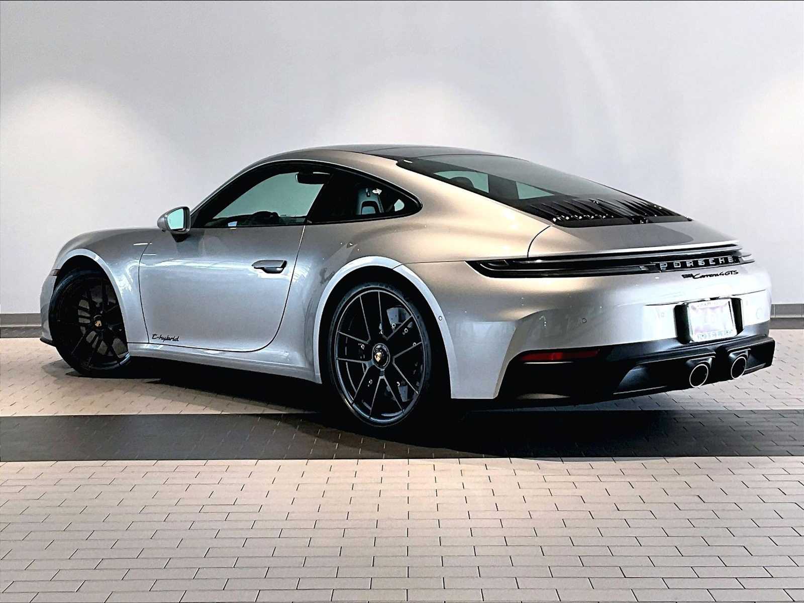 2025 Porsche 911 4 GTS photo 3