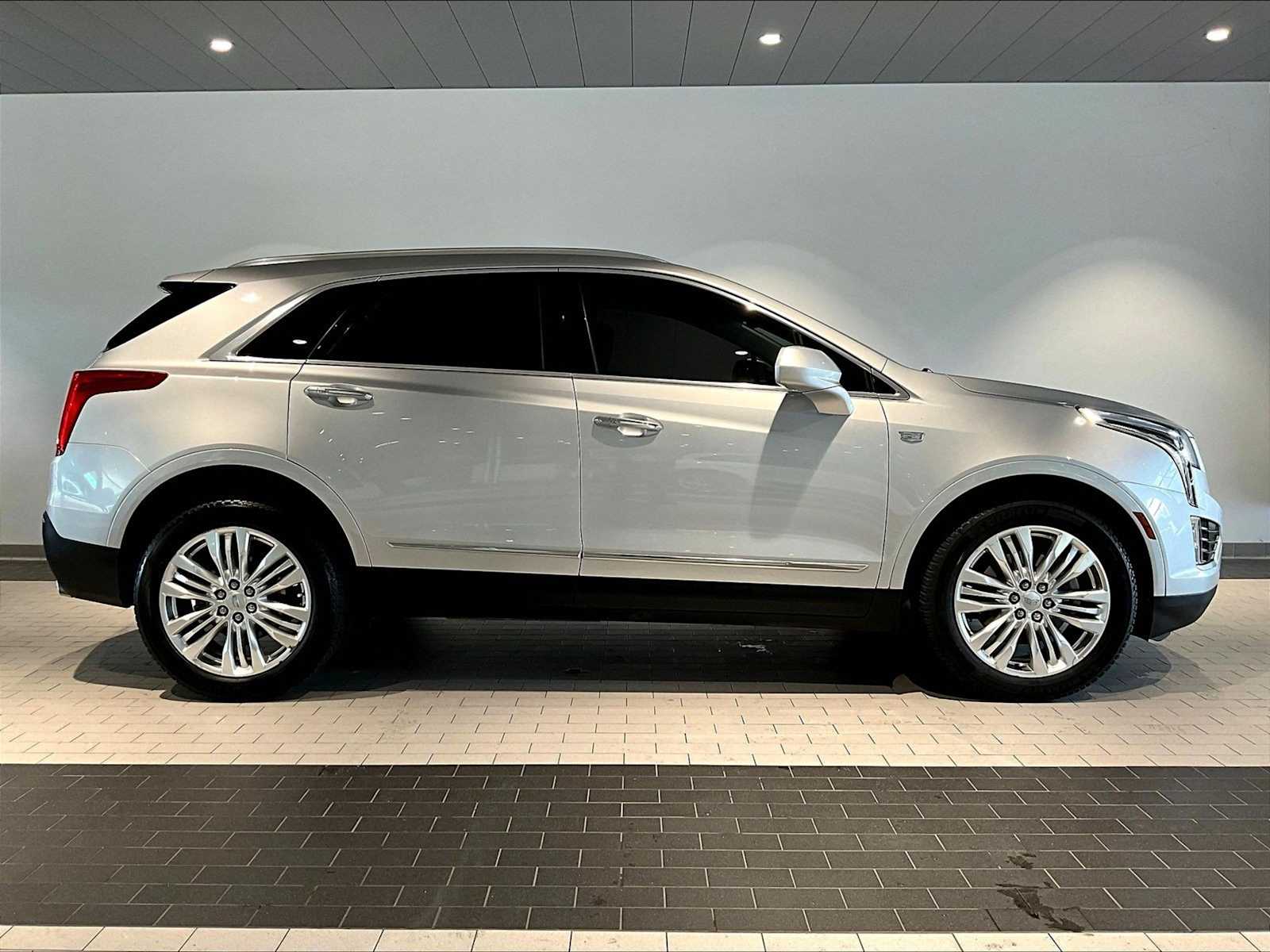 2018 Cadillac XT5 Premium Luxury FWD 4dr photo 3