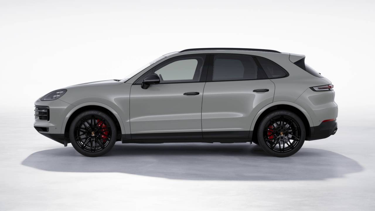 2026 Porsche Cayenne S photo 2