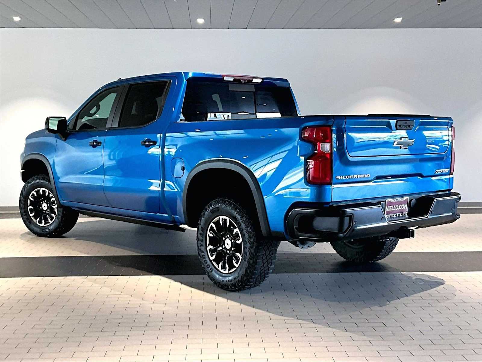 2022 Chevrolet Silverado 1500 ZR2 4WD Crew Cab 147 photo 2