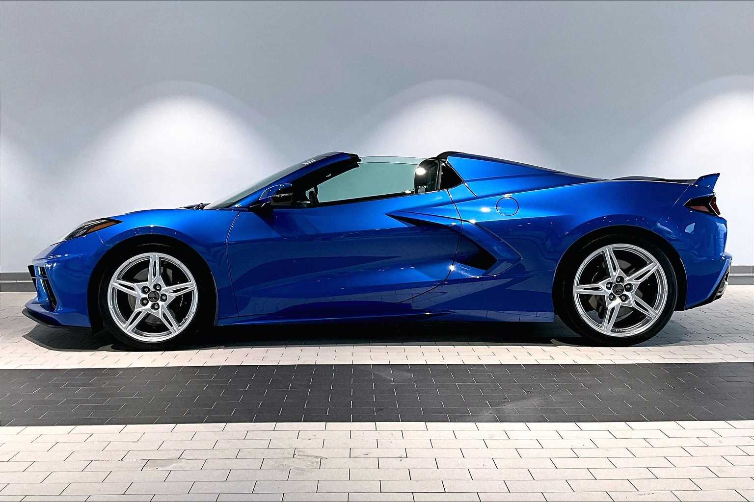 2021 Chevrolet Corvette 2LT Stingray photo 2