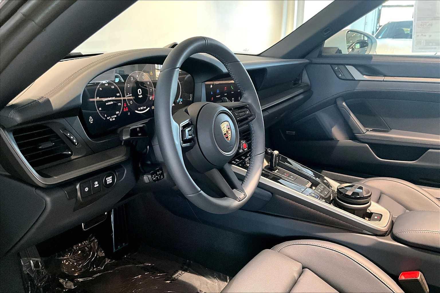 2025 Porsche 911 Cabriolet photo 4