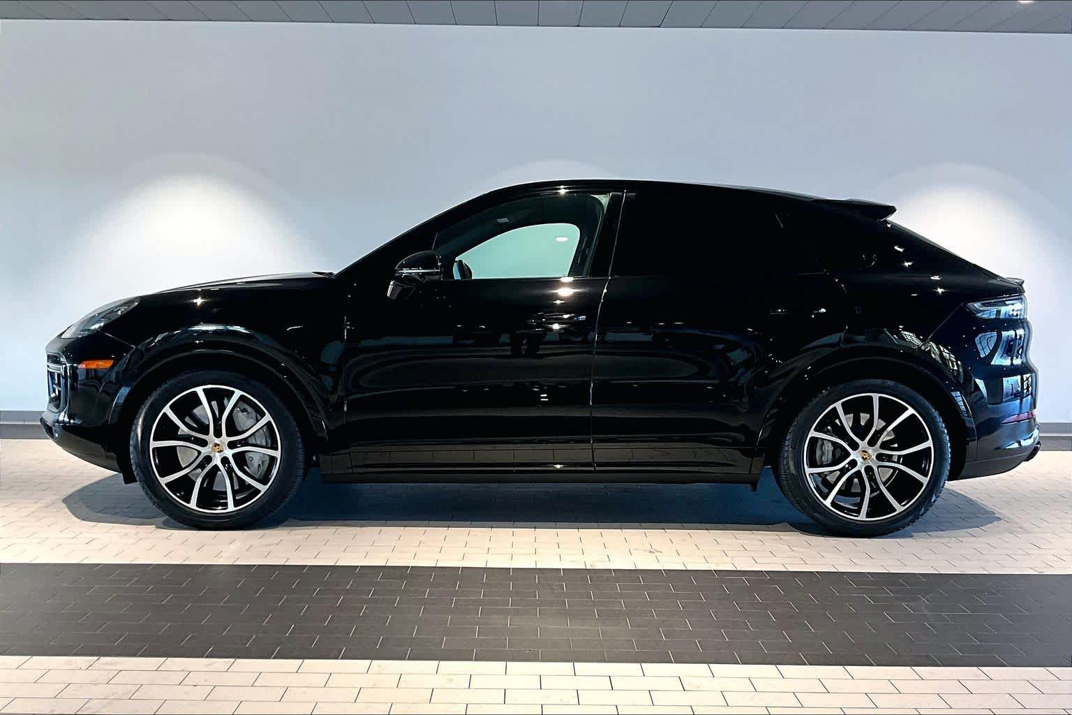 2022 Porsche Cayenne Turbo Coupe photo 2