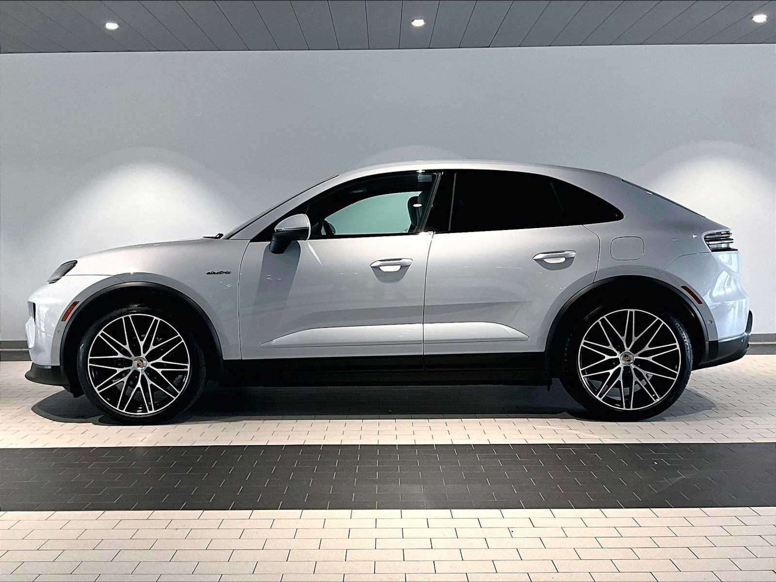 2024 Porsche Macan Electric 4 photo 2