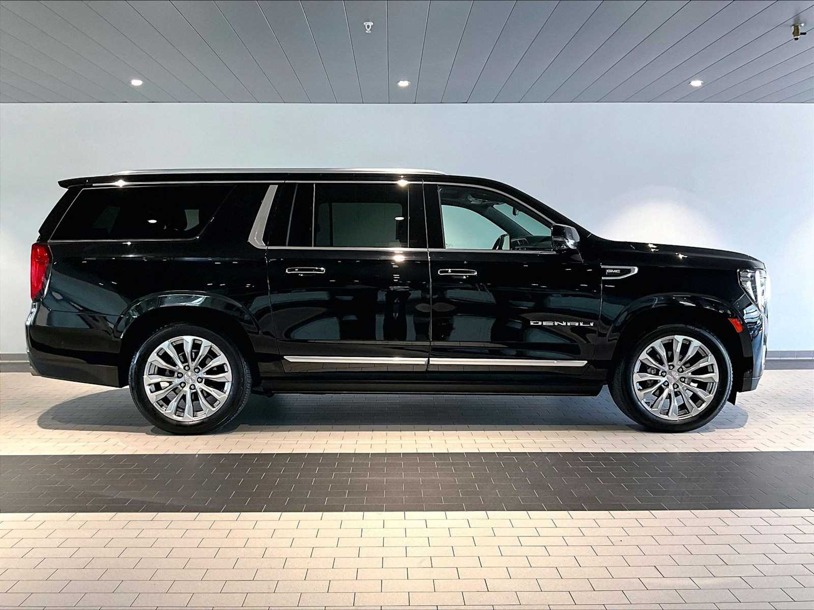 2024 GMC Yukon XL Denali Denali 4WD 4dr photo 3