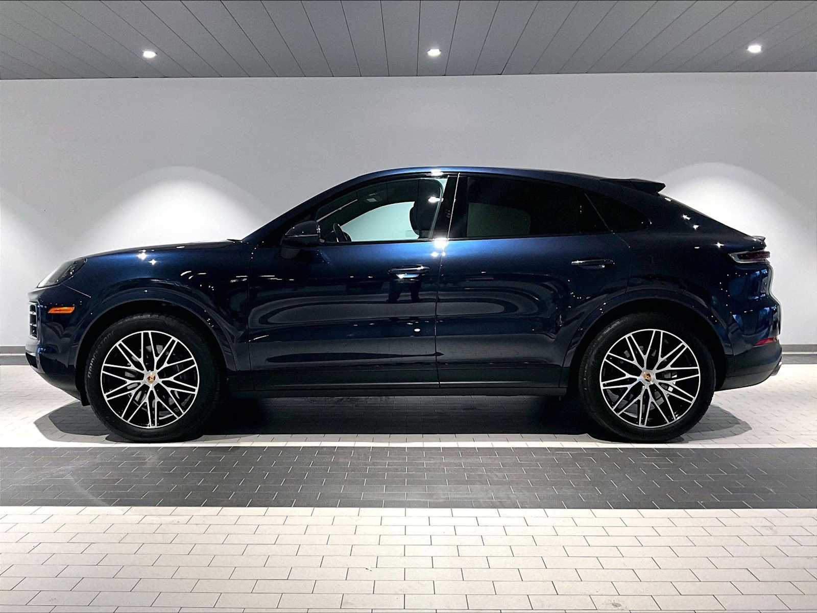 2024 Porsche Cayenne Coupe photo 2
