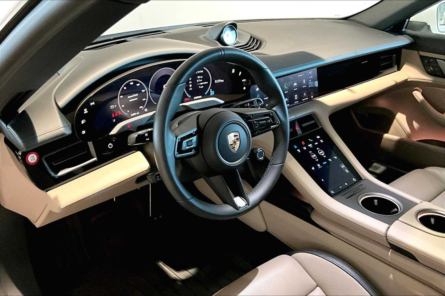 2025 Porsche Taycan photo 4