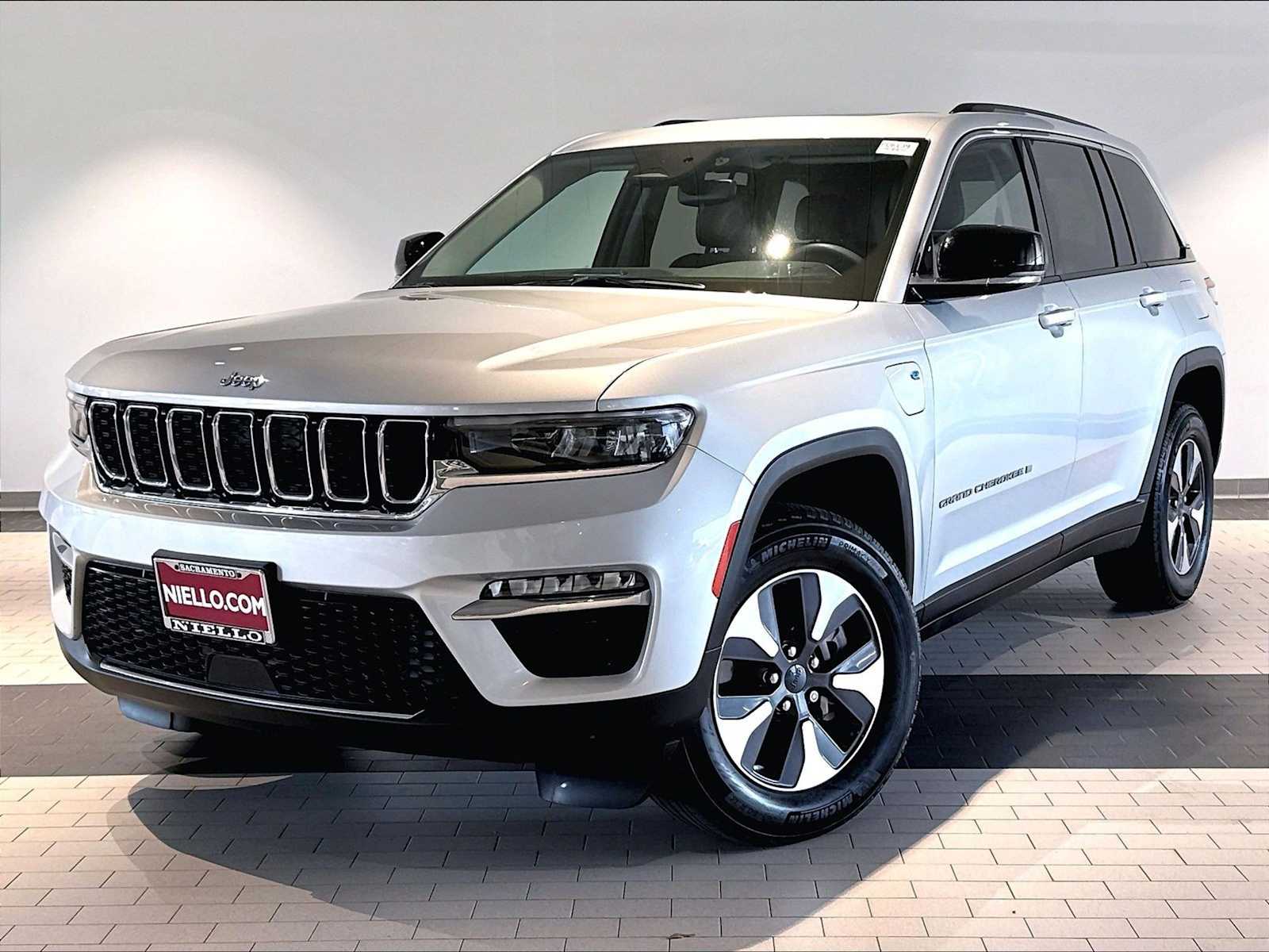 2022 Jeep Grand Cherokee 4xe 4x4's photo