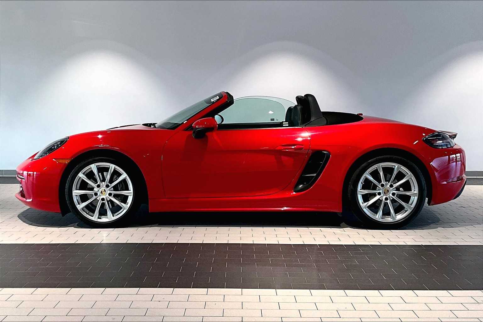 2018 Porsche Boxster photo 2
