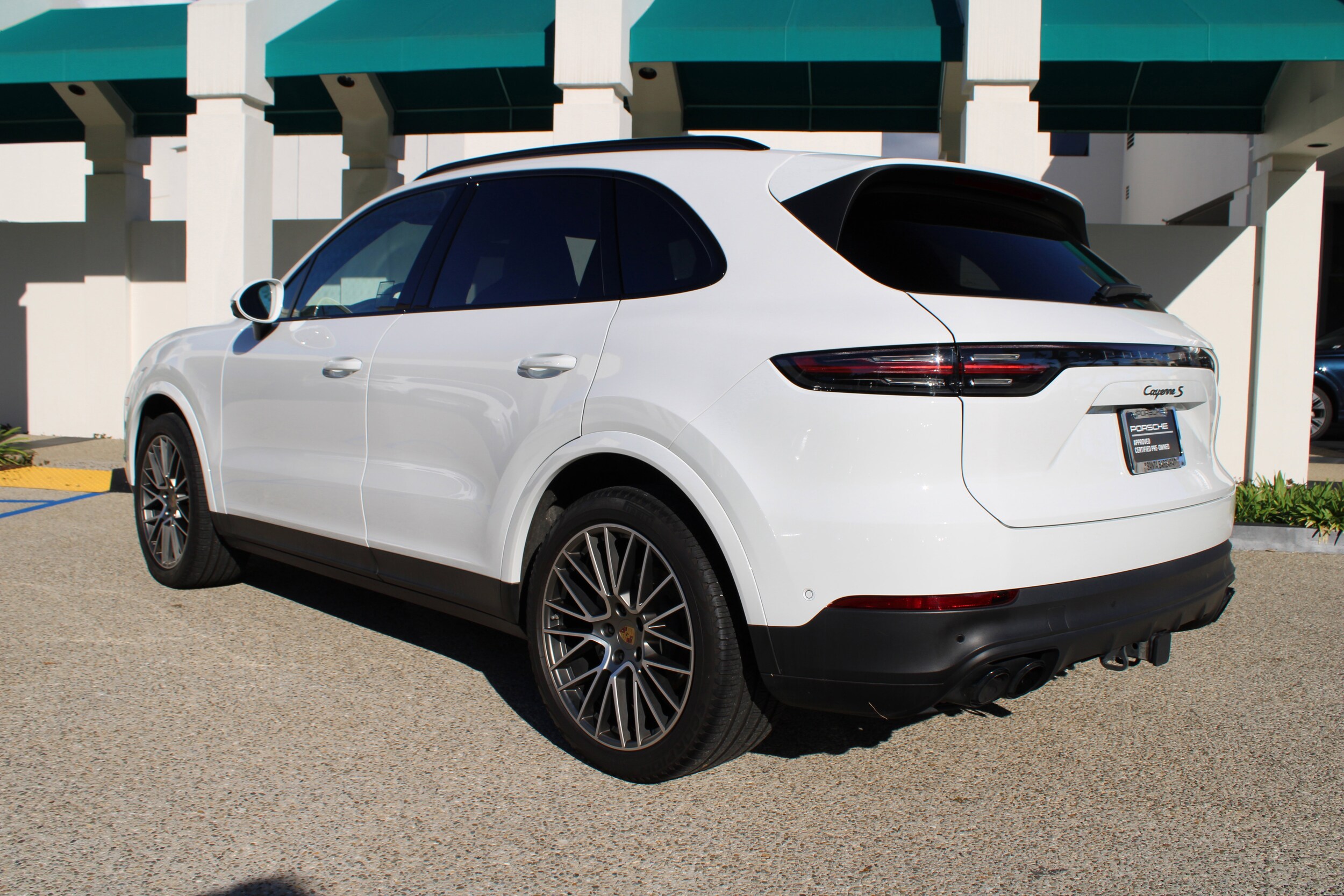 2023 Porsche Cayenne S Platinum Edition photo 3