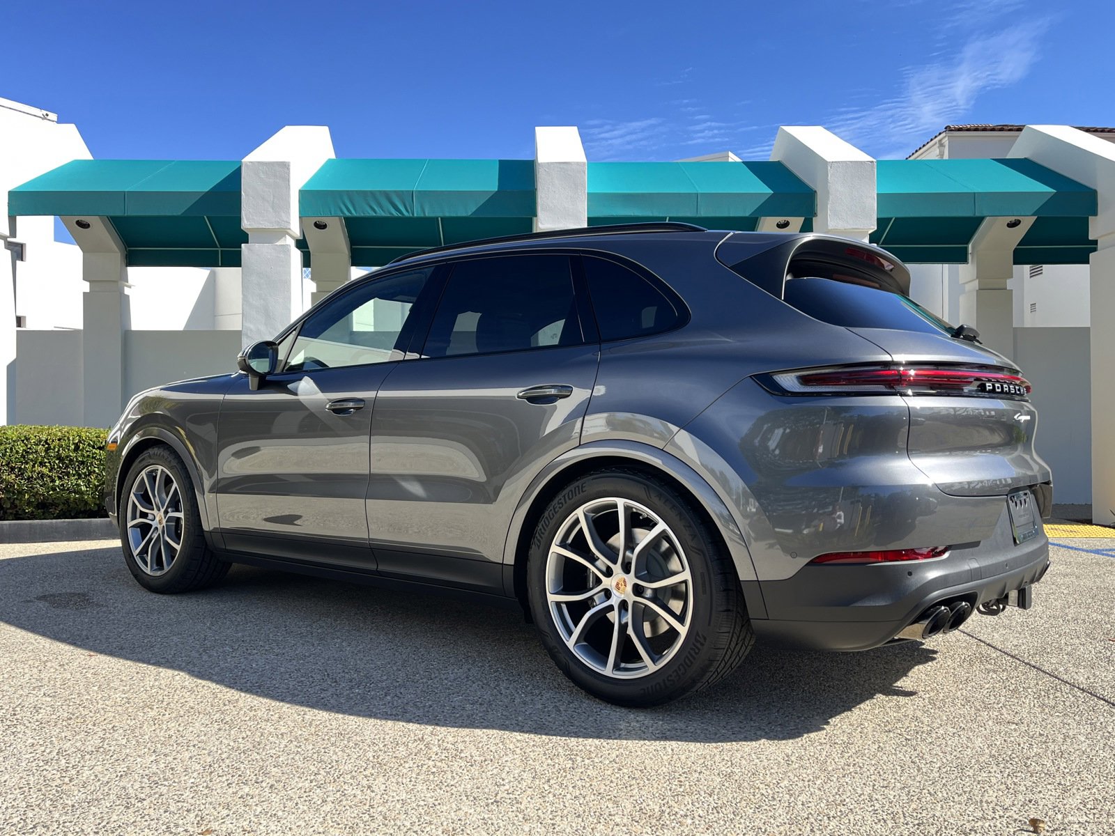 2025 Porsche Cayenne photo 3