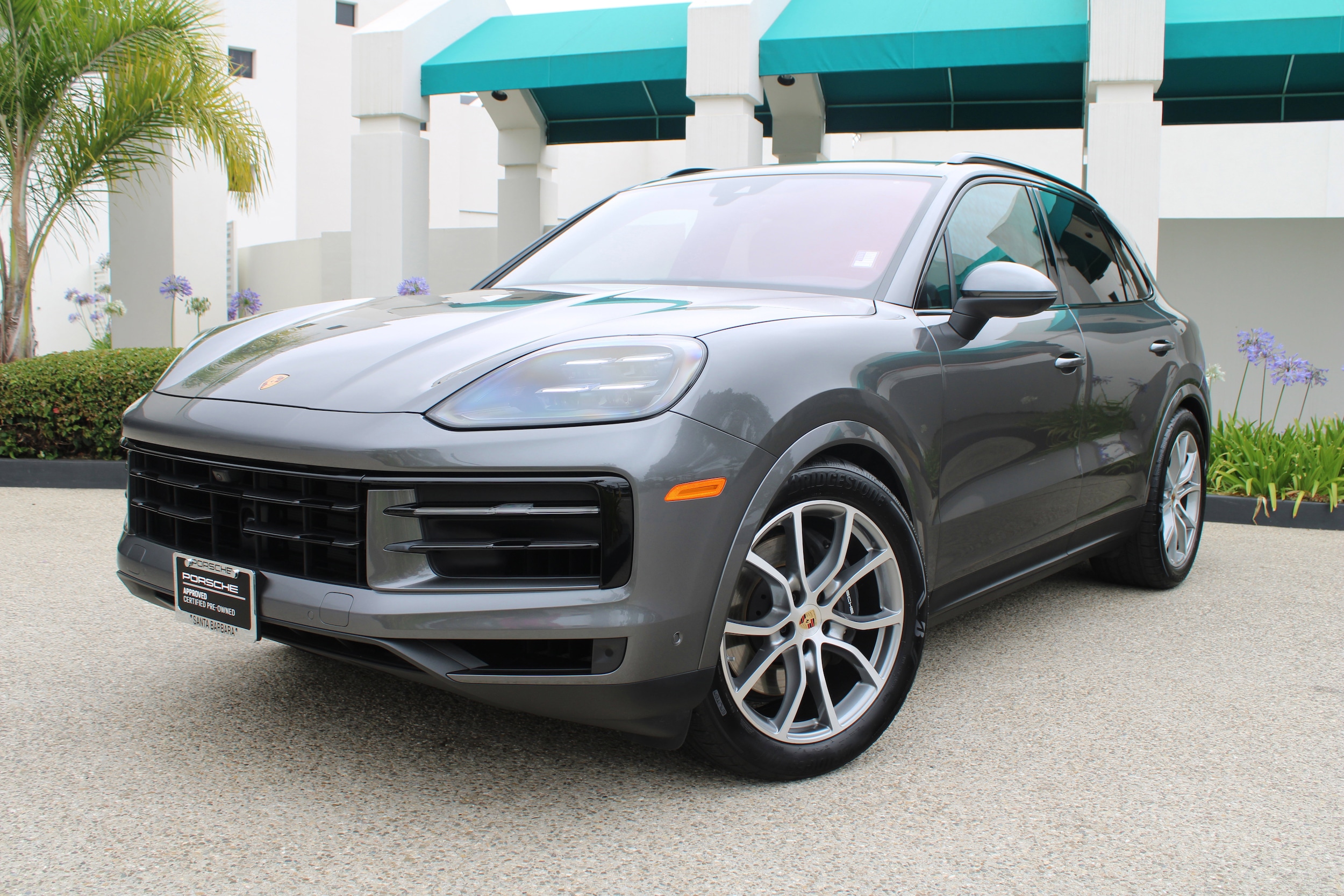 2025 Porsche Cayenne -'s photo