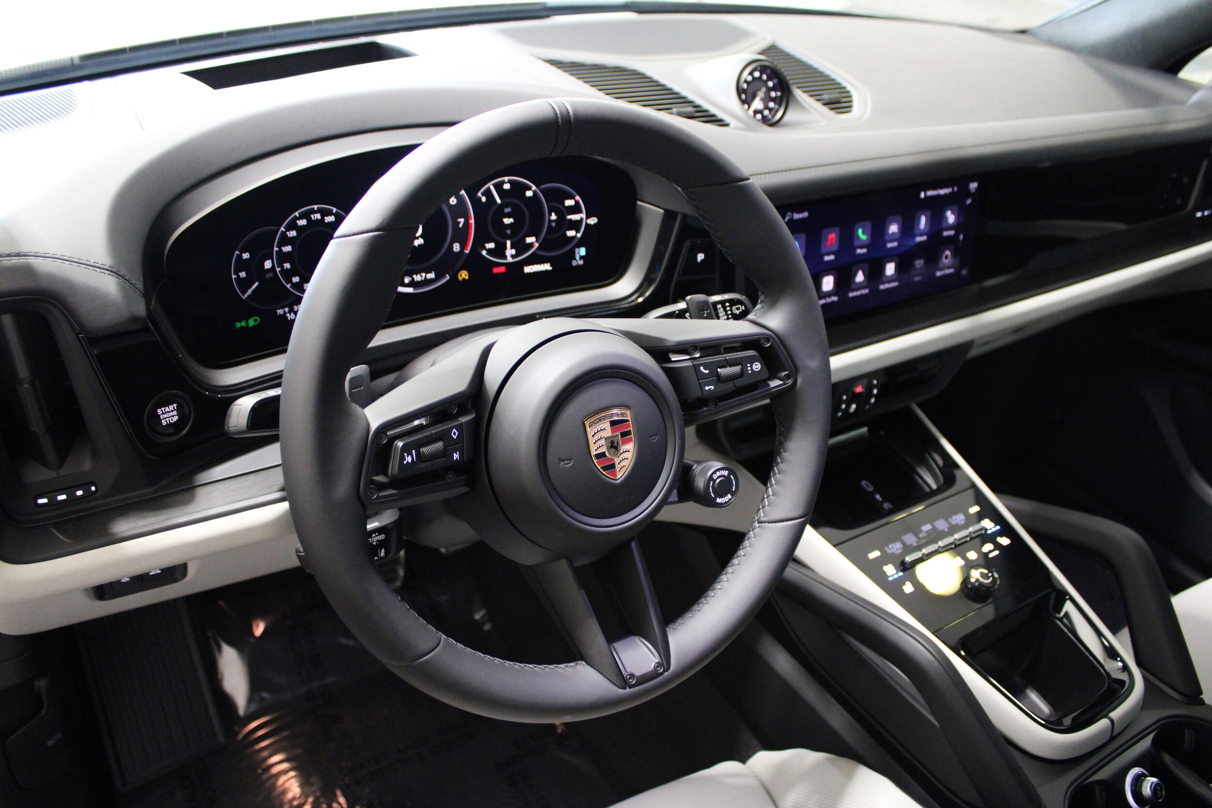 2026 Porsche Cayenne GTS photo 4