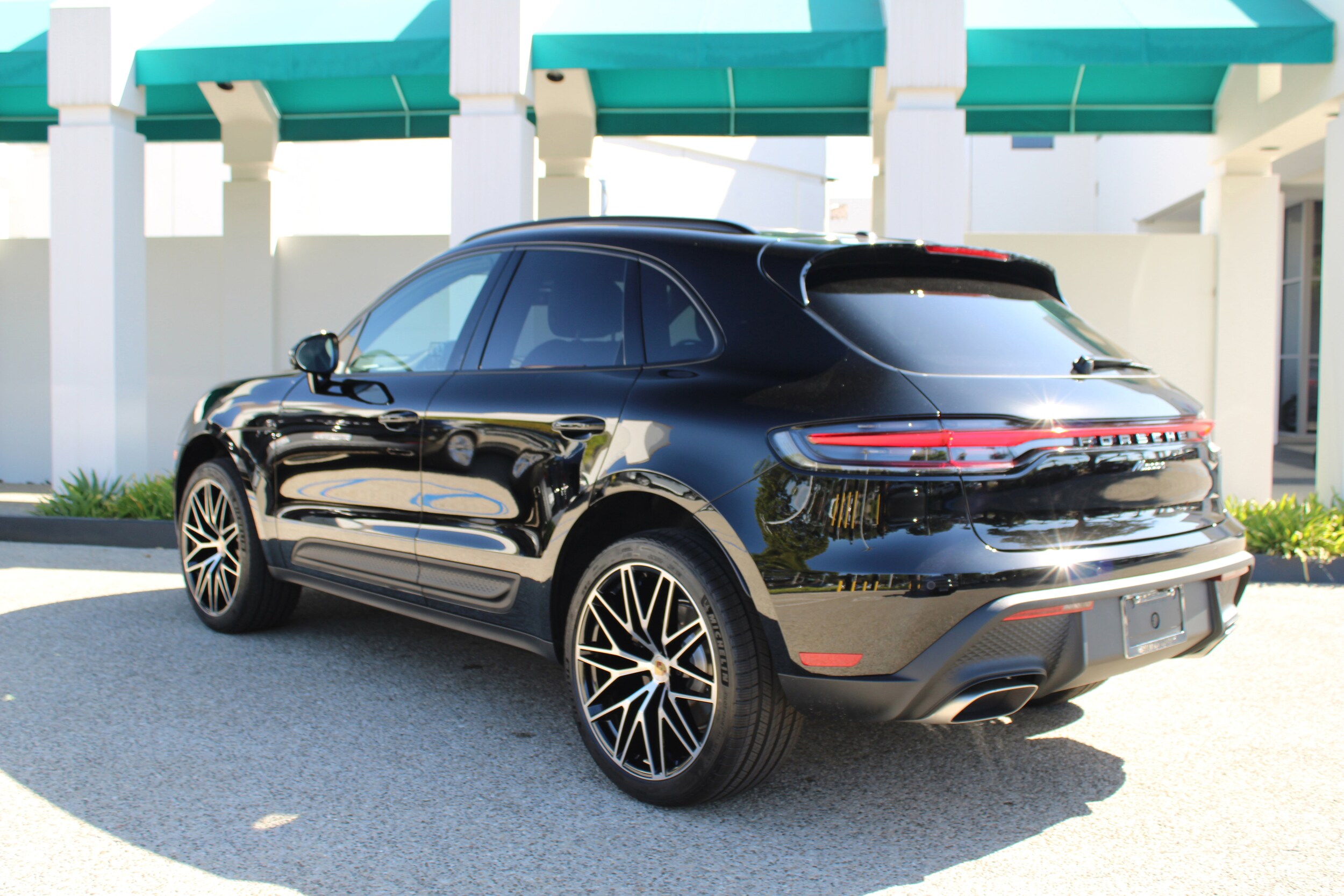 2026 Porsche Macan T photo 3