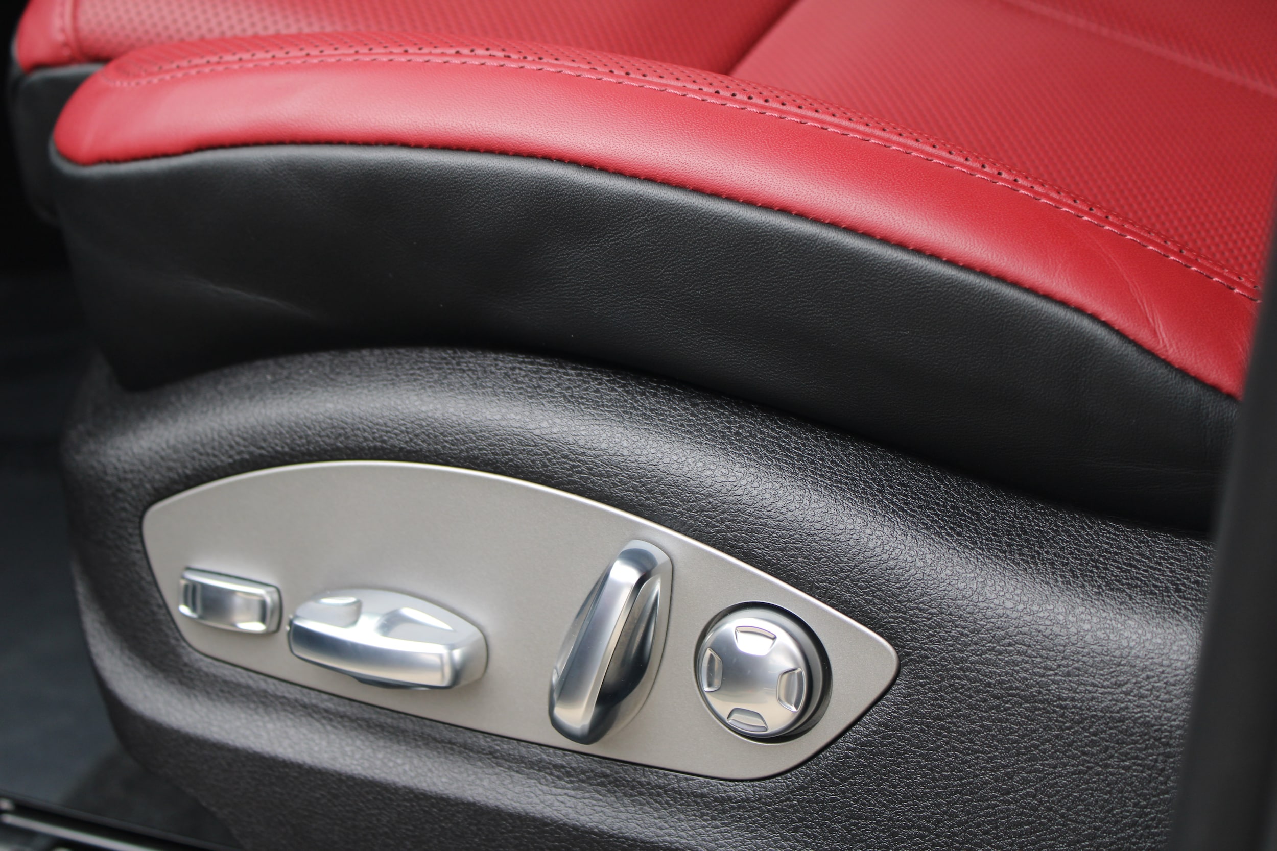 2026 Porsche Macan GTS - Photo 27