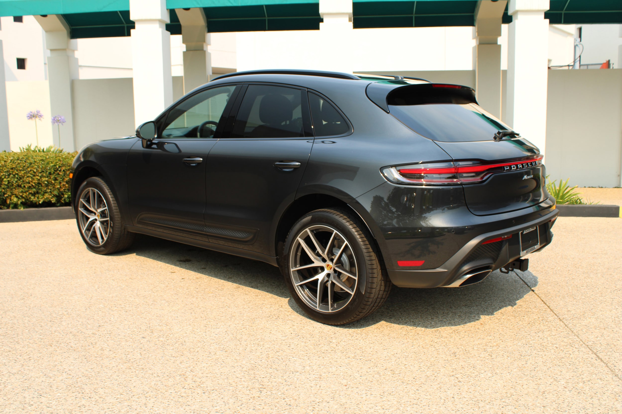 2025 Porsche Macan T photo 3