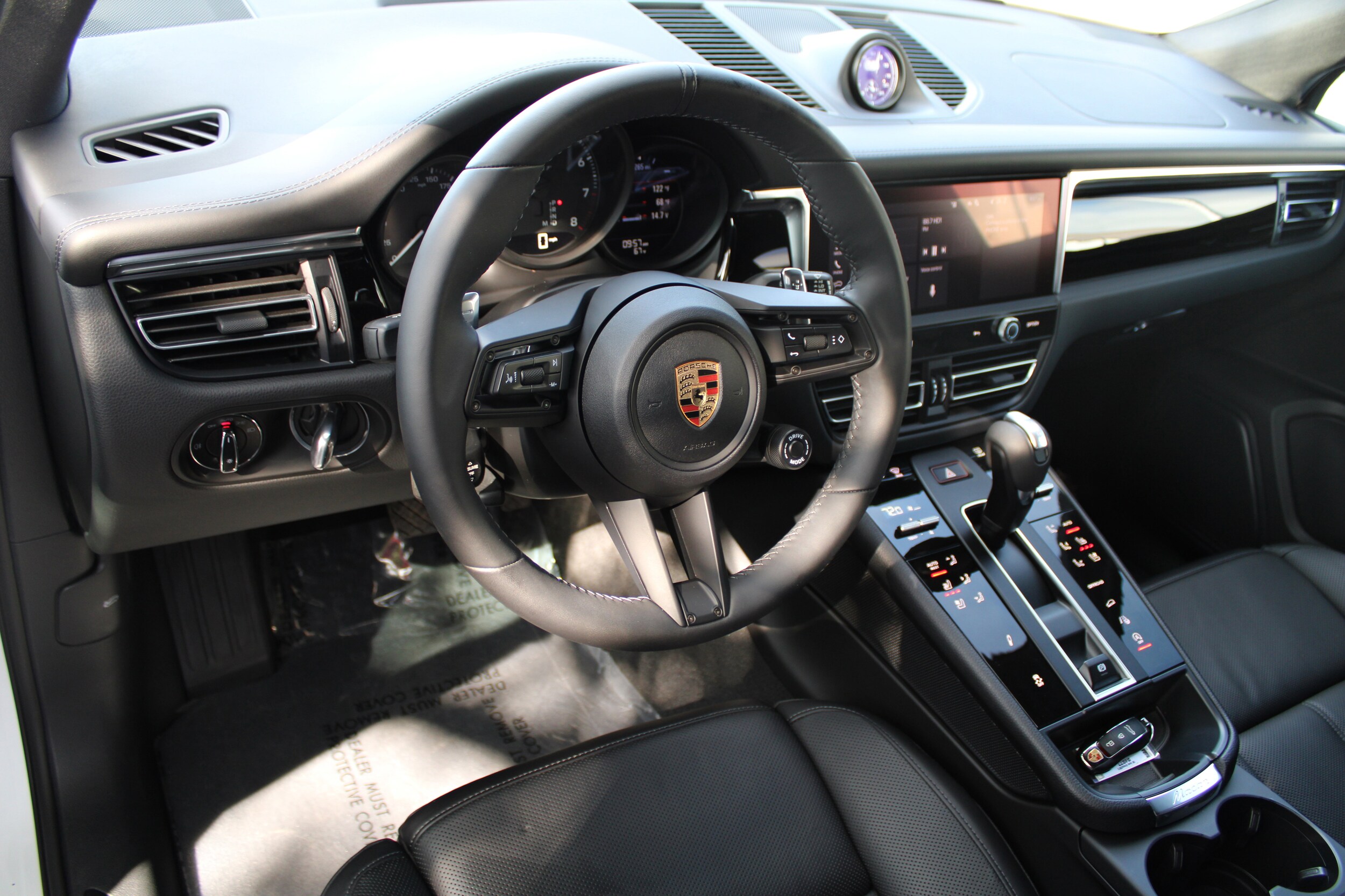 2025 Porsche Macan T photo 3