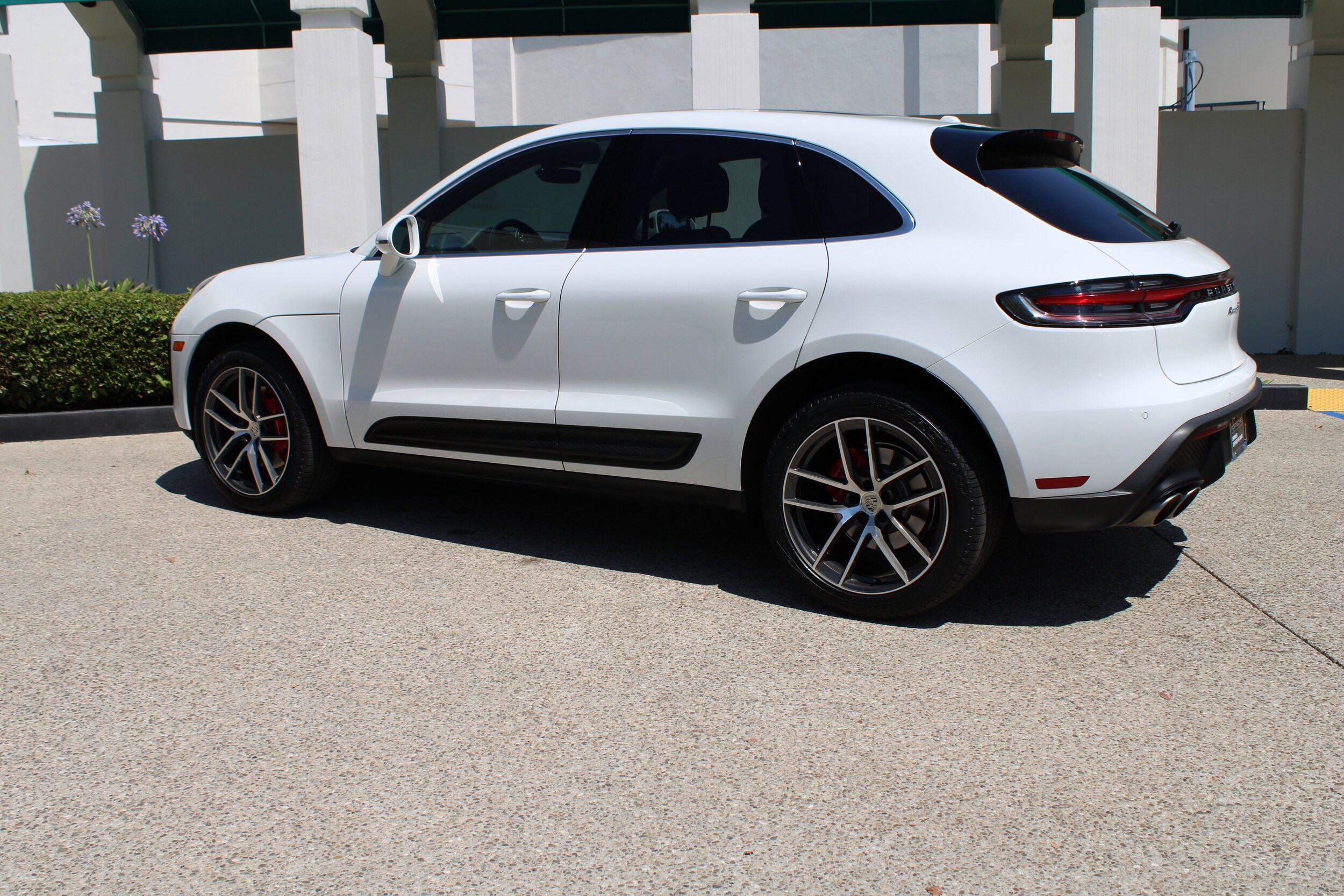 2024 Porsche Macan S photo 3
