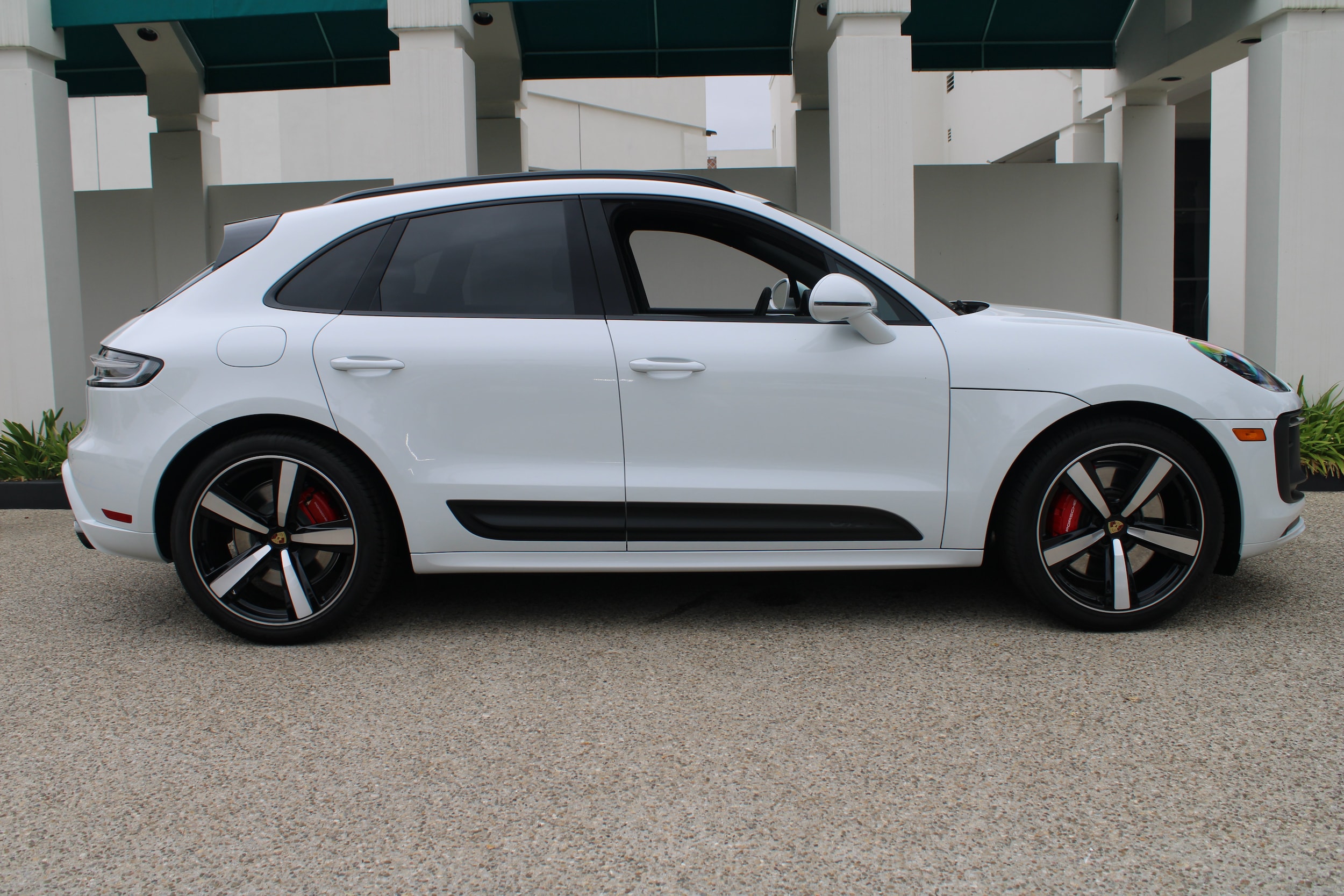 2026 Porsche Macan GTS - Photo 8