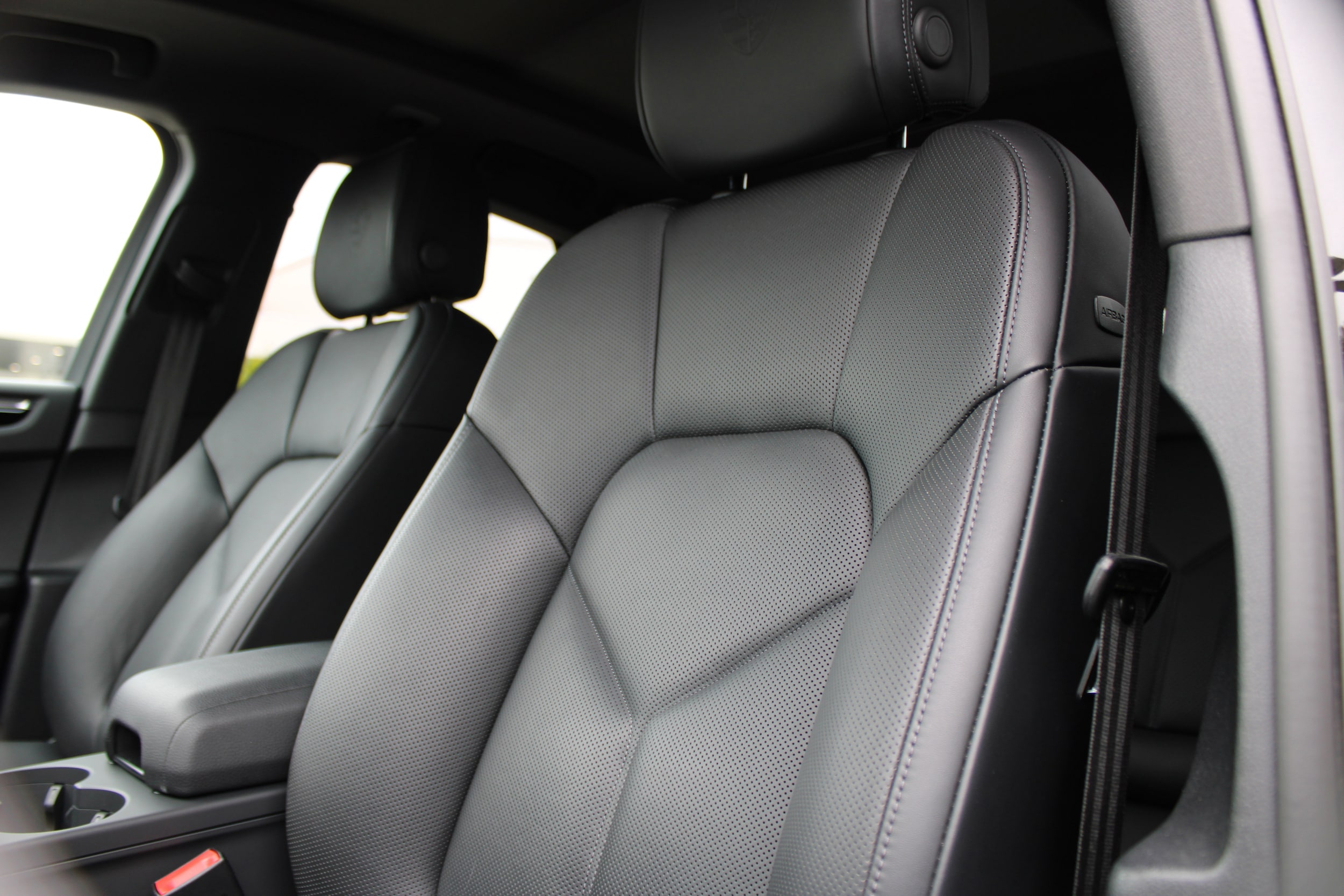 2026 Porsche Macan photo 4