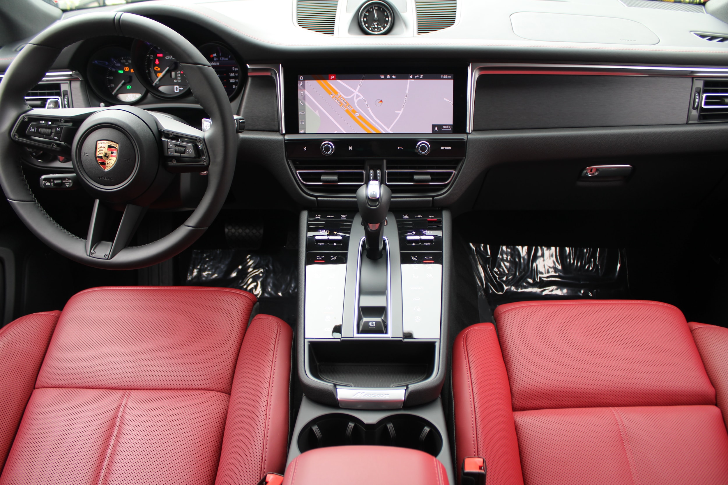 2026 Porsche Macan GTS - Photo 17