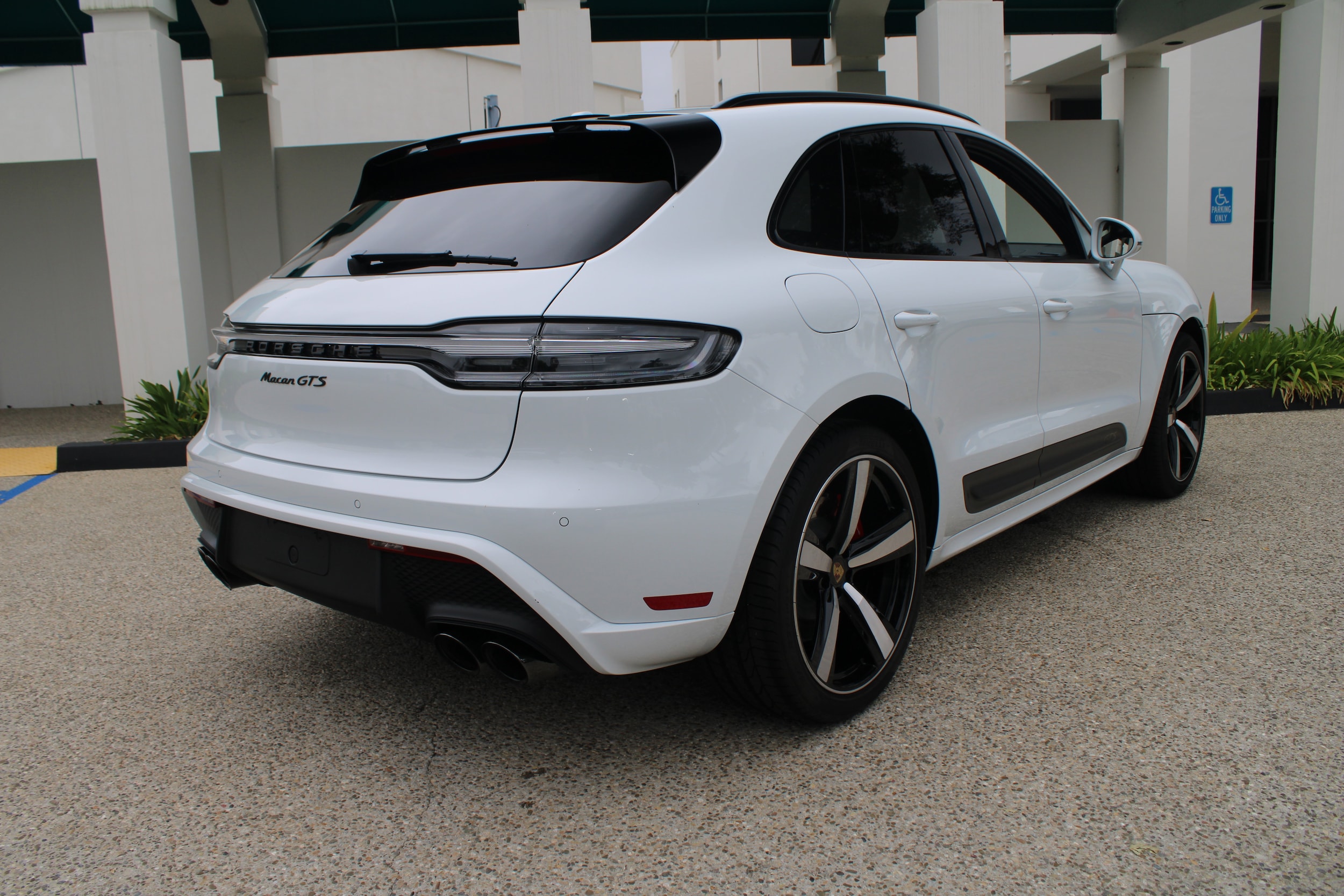 2026 Porsche Macan GTS - Photo 7