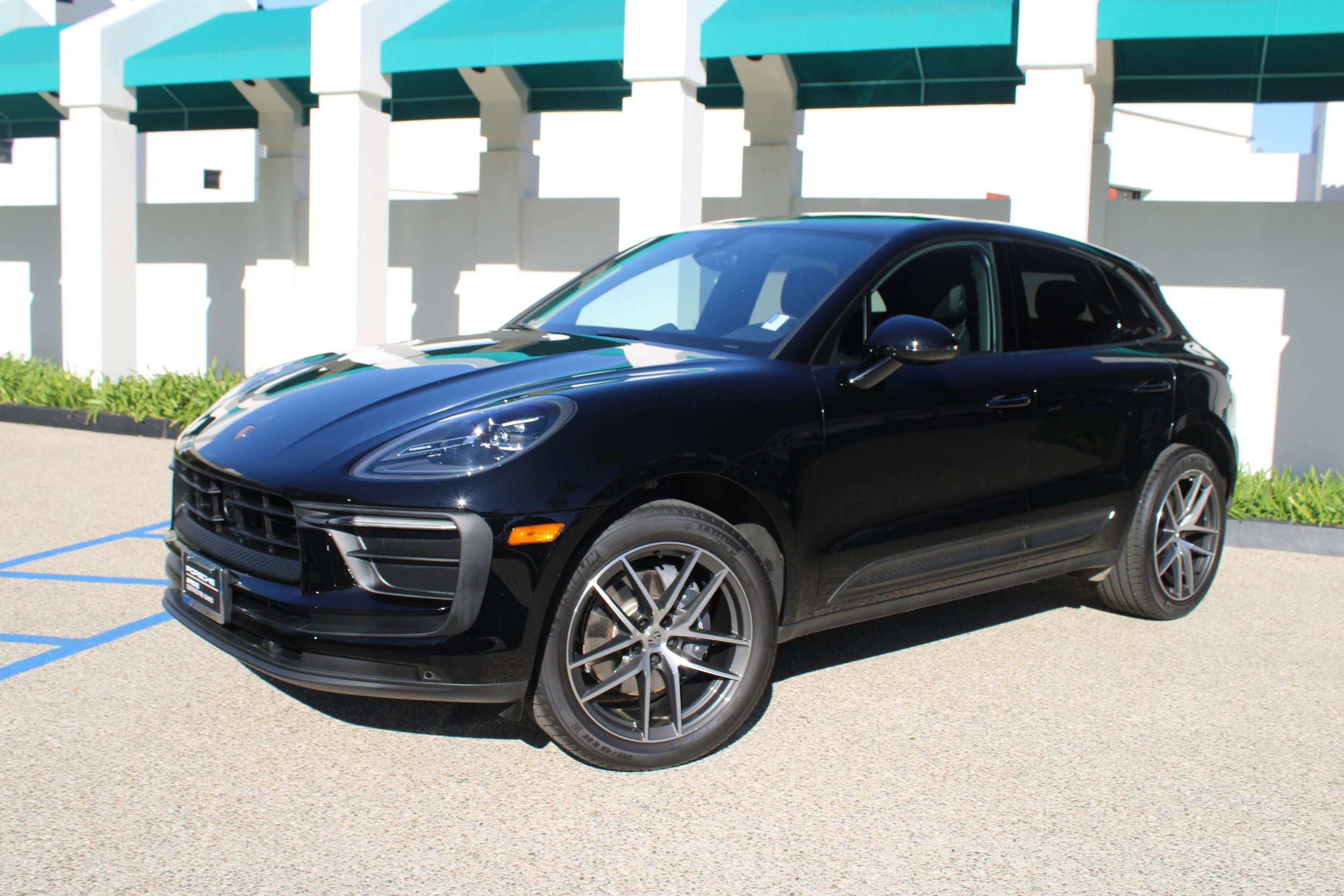 2025 Porsche Macan Base