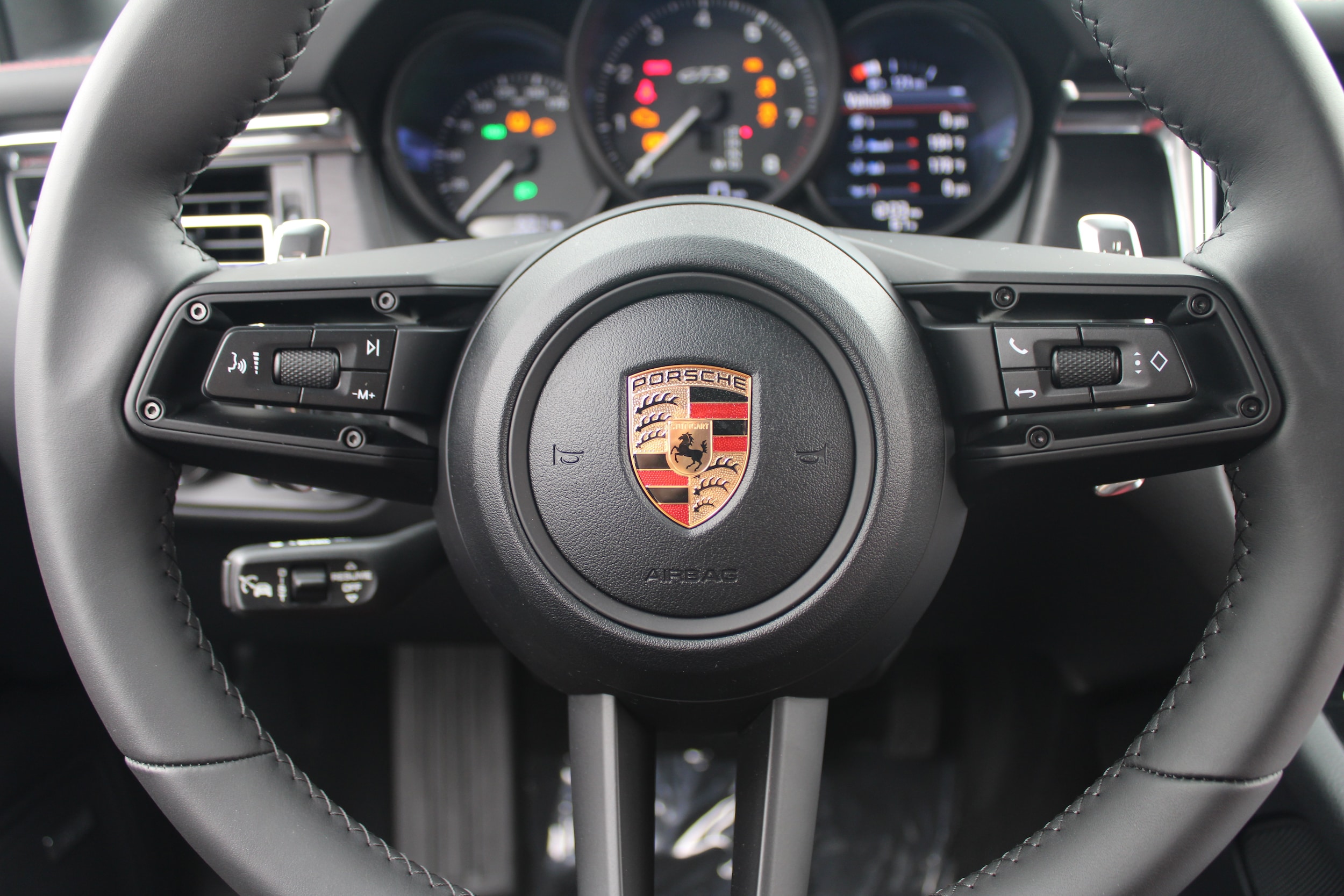 2026 Porsche Macan GTS - Photo 18