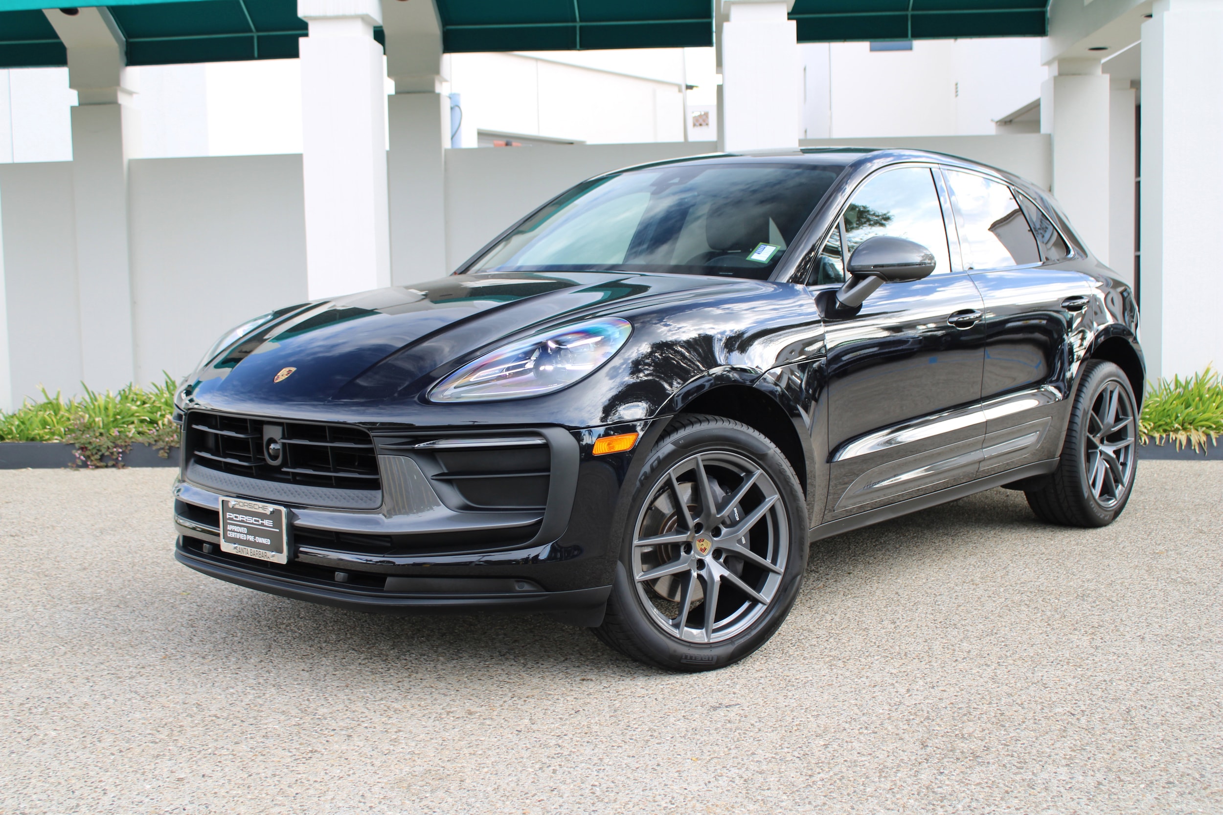 2025 Porsche Macan T