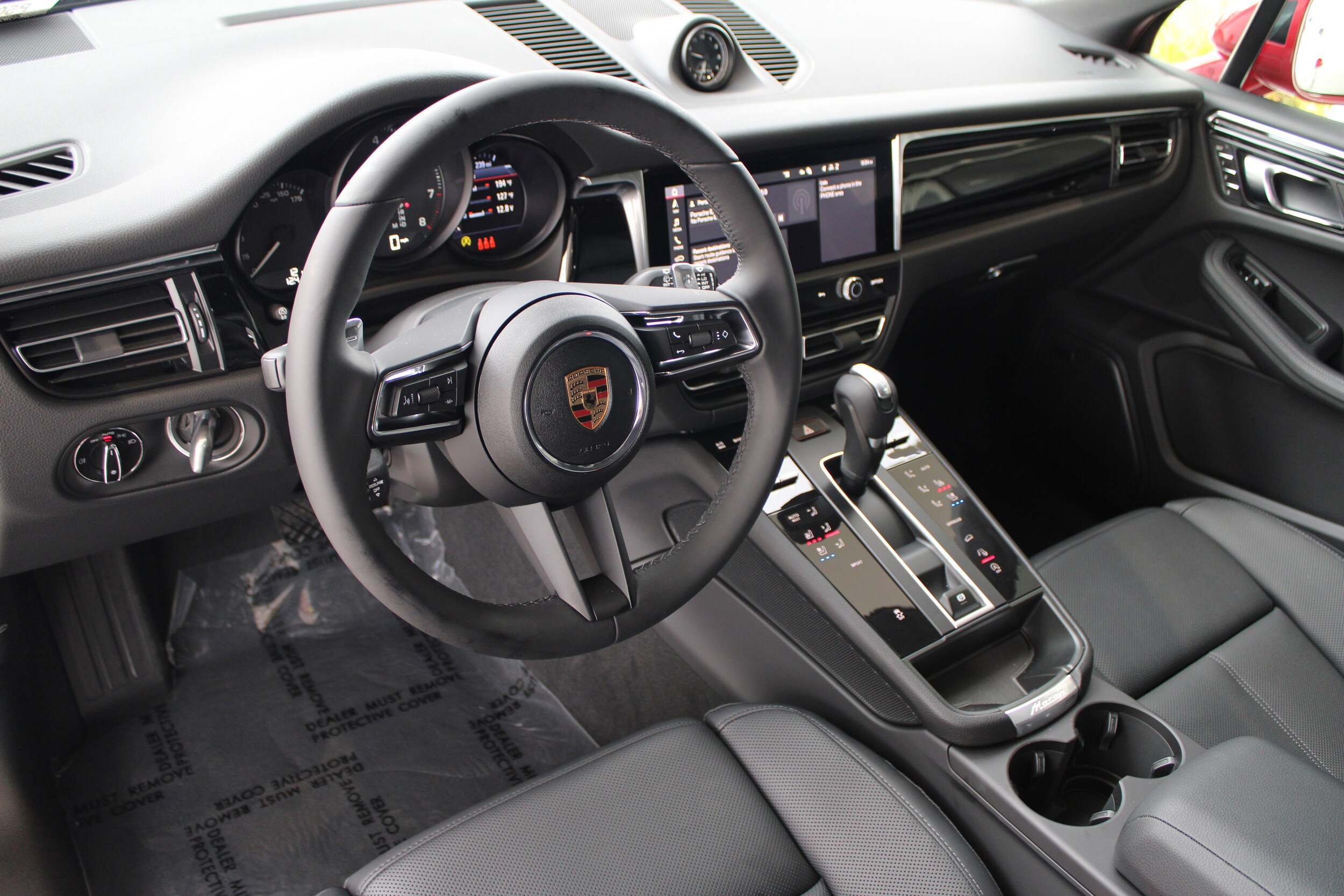 2025 Porsche Macan T photo 4