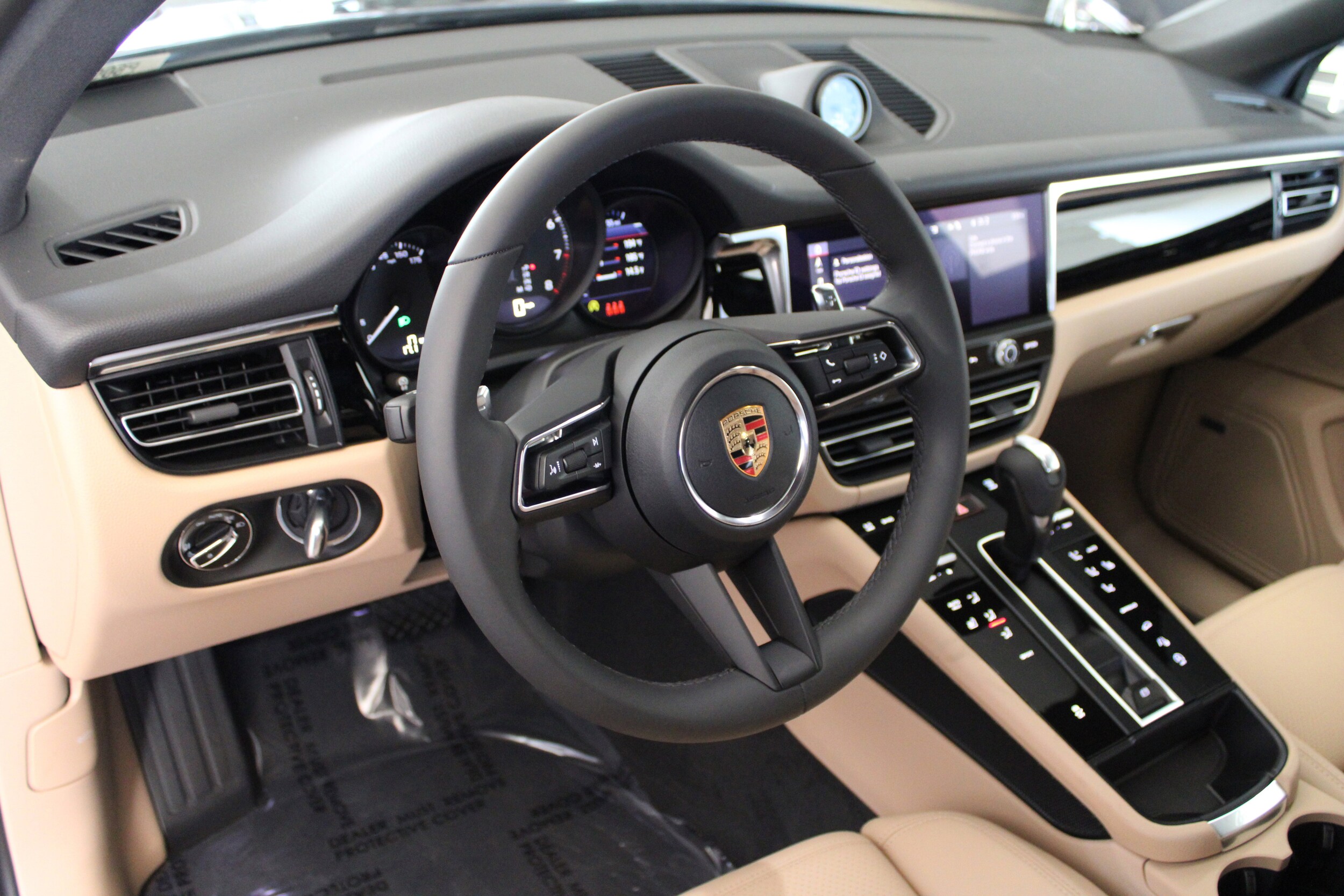 2026 Porsche Macan T photo 4