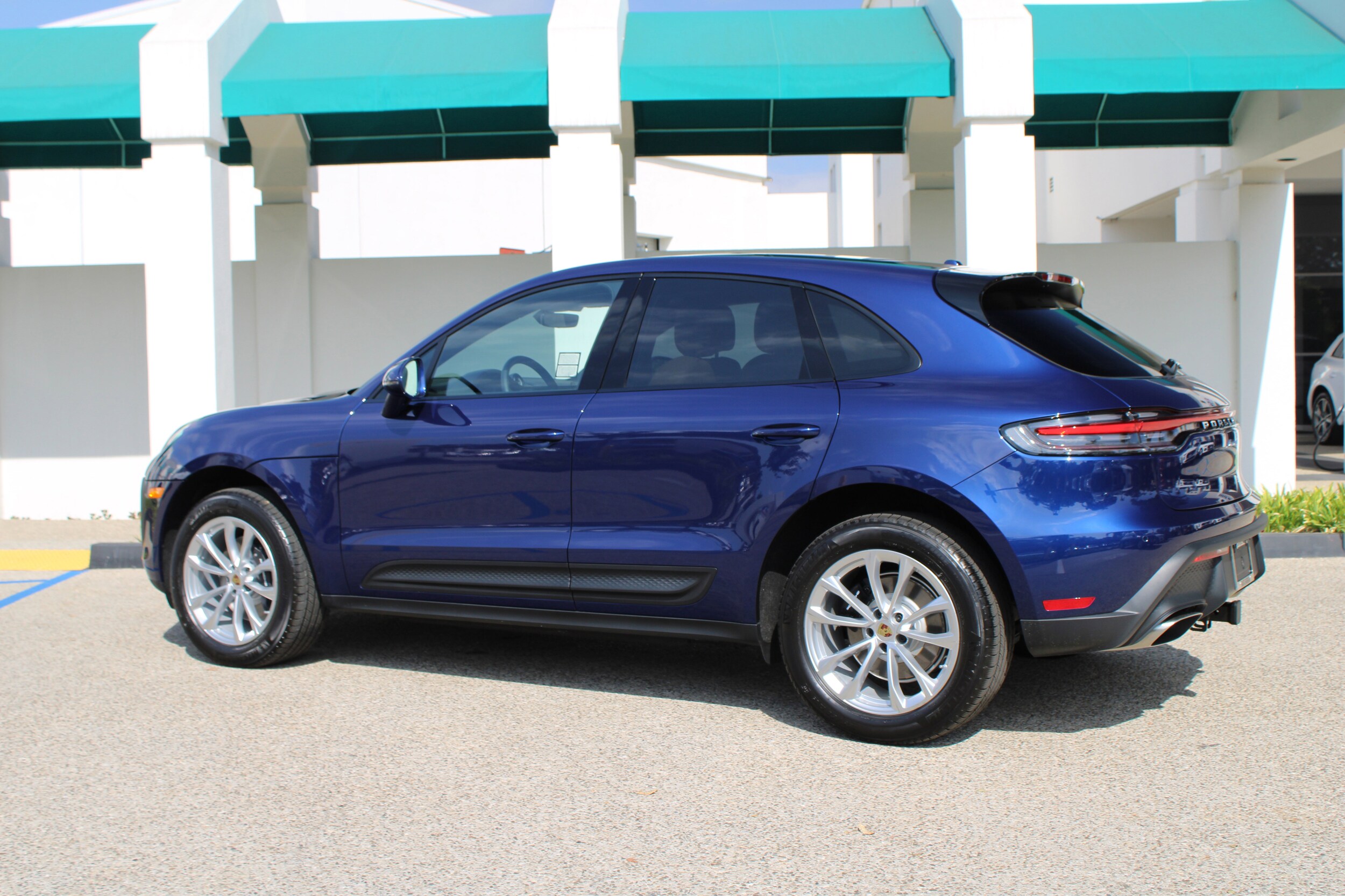 2026 Porsche Macan T photo 3