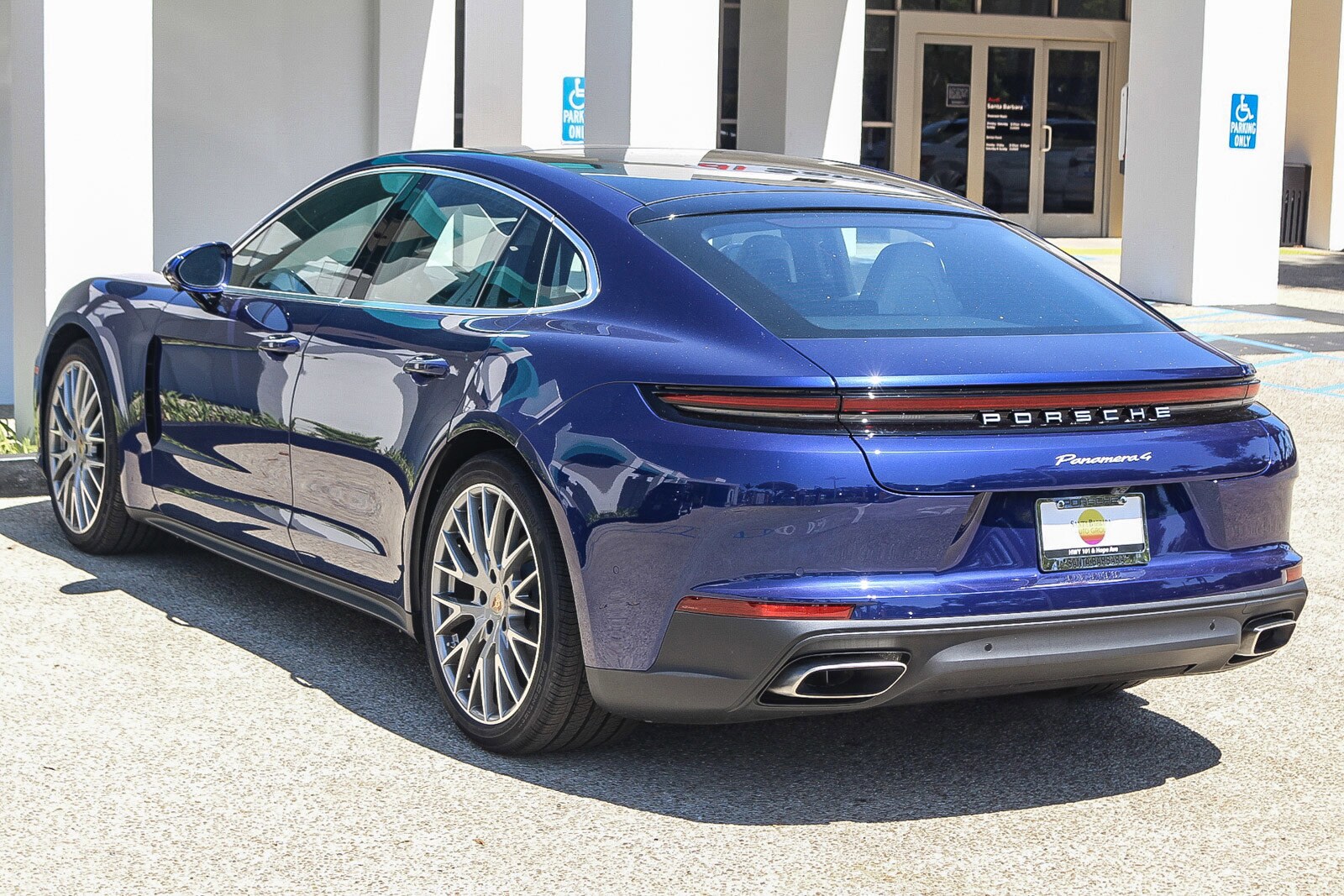 2024 Porsche Panamera 4 photo 3