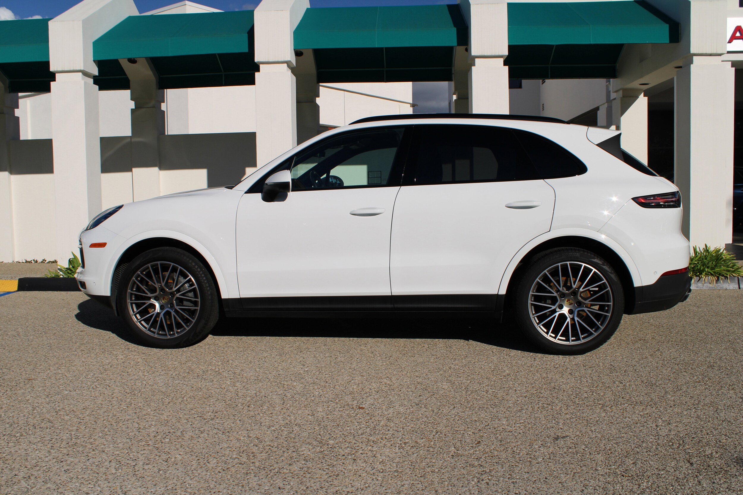 2023 Porsche Cayenne S Platinum Edition photo 2