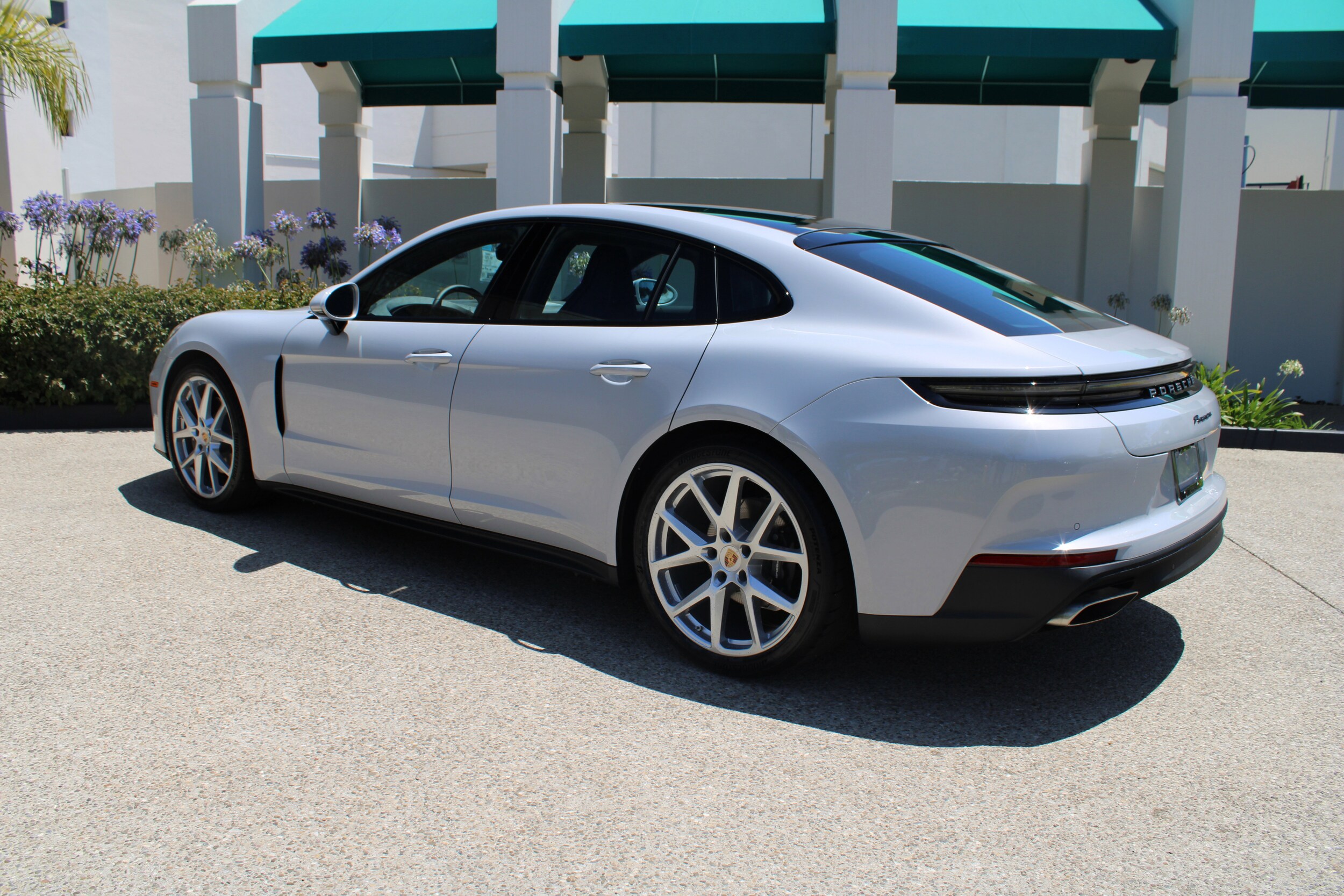 2025 Porsche Panamera 4 photo 3