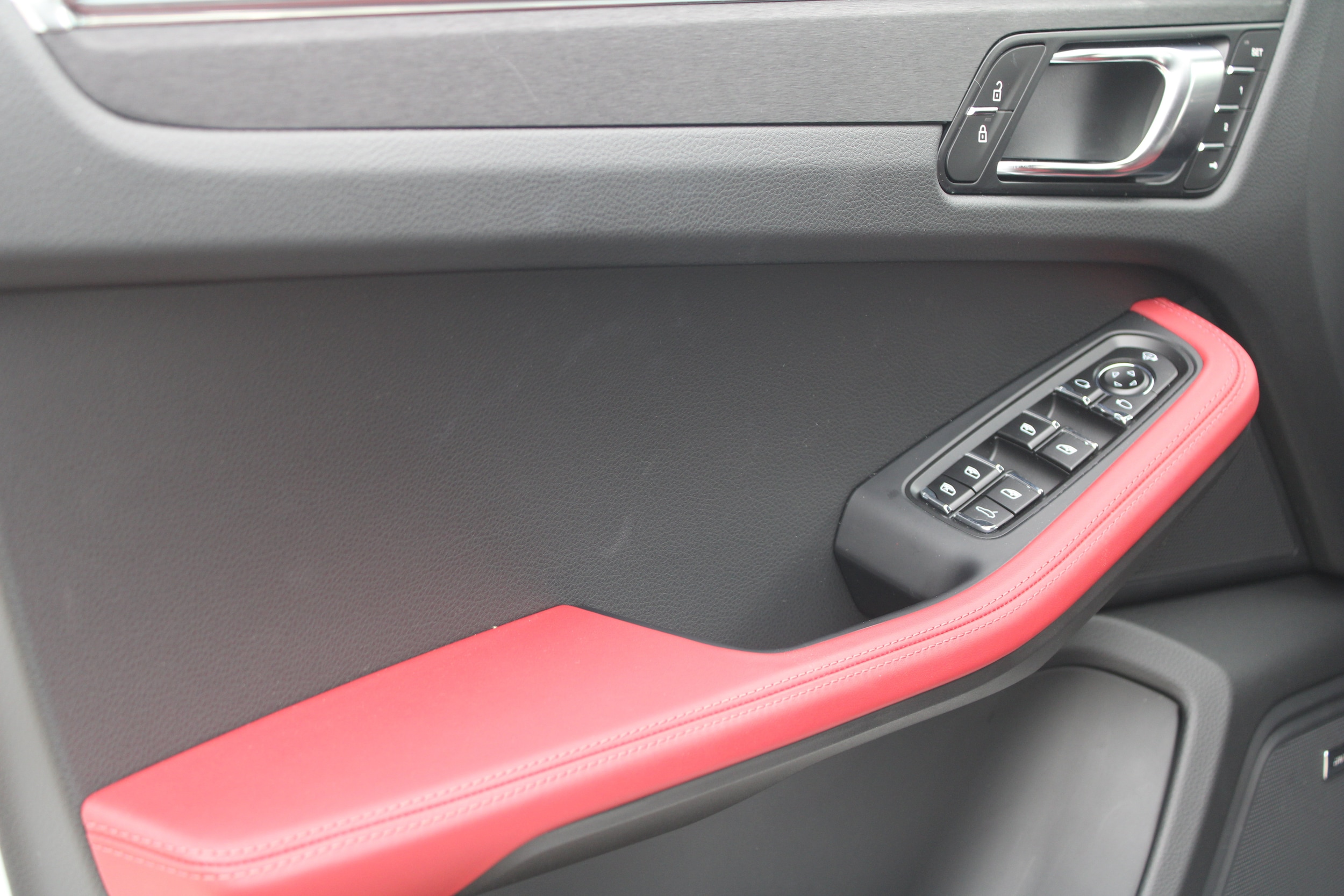 2026 Porsche Macan GTS - Photo 25