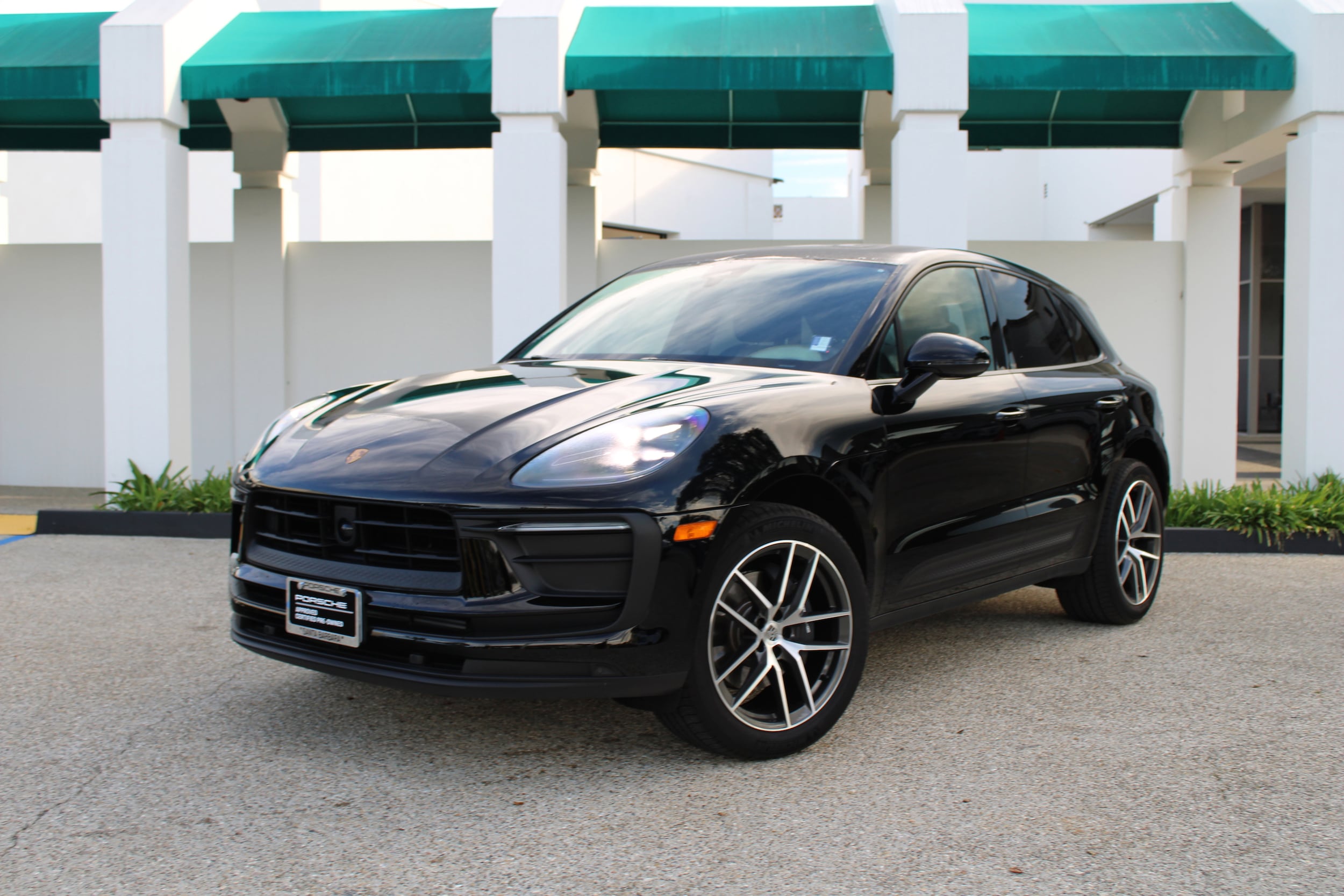 2025 Porsche Macan Base's photo