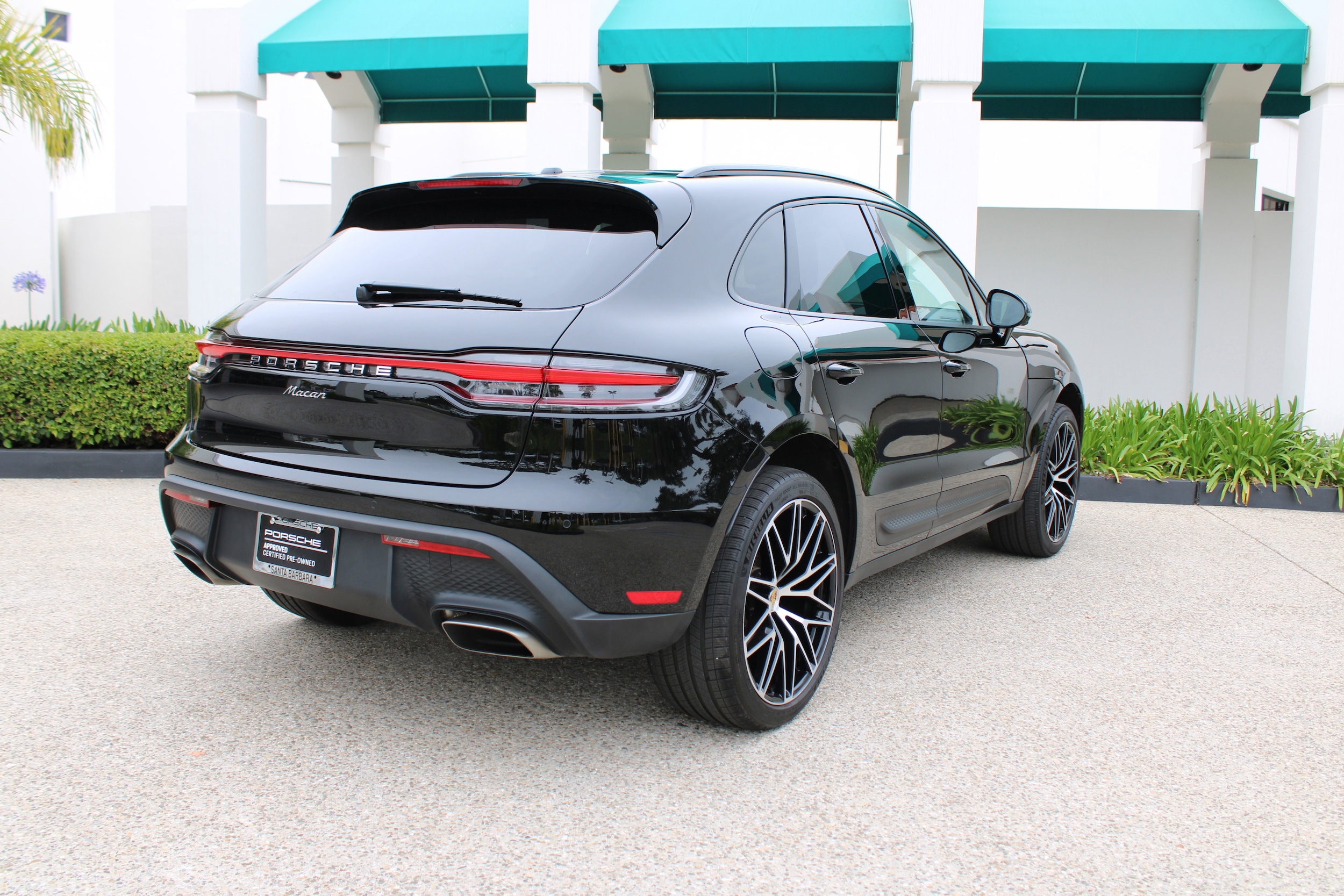 2026 Porsche Macan photo 6