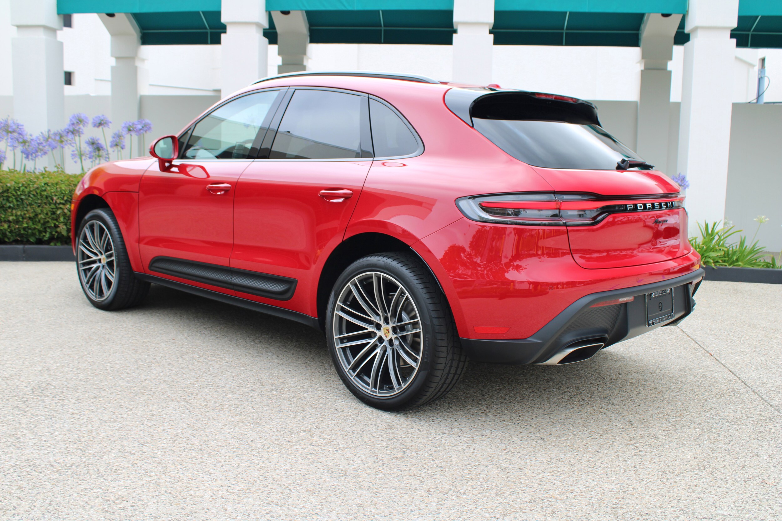 2025 Porsche Macan T photo 3