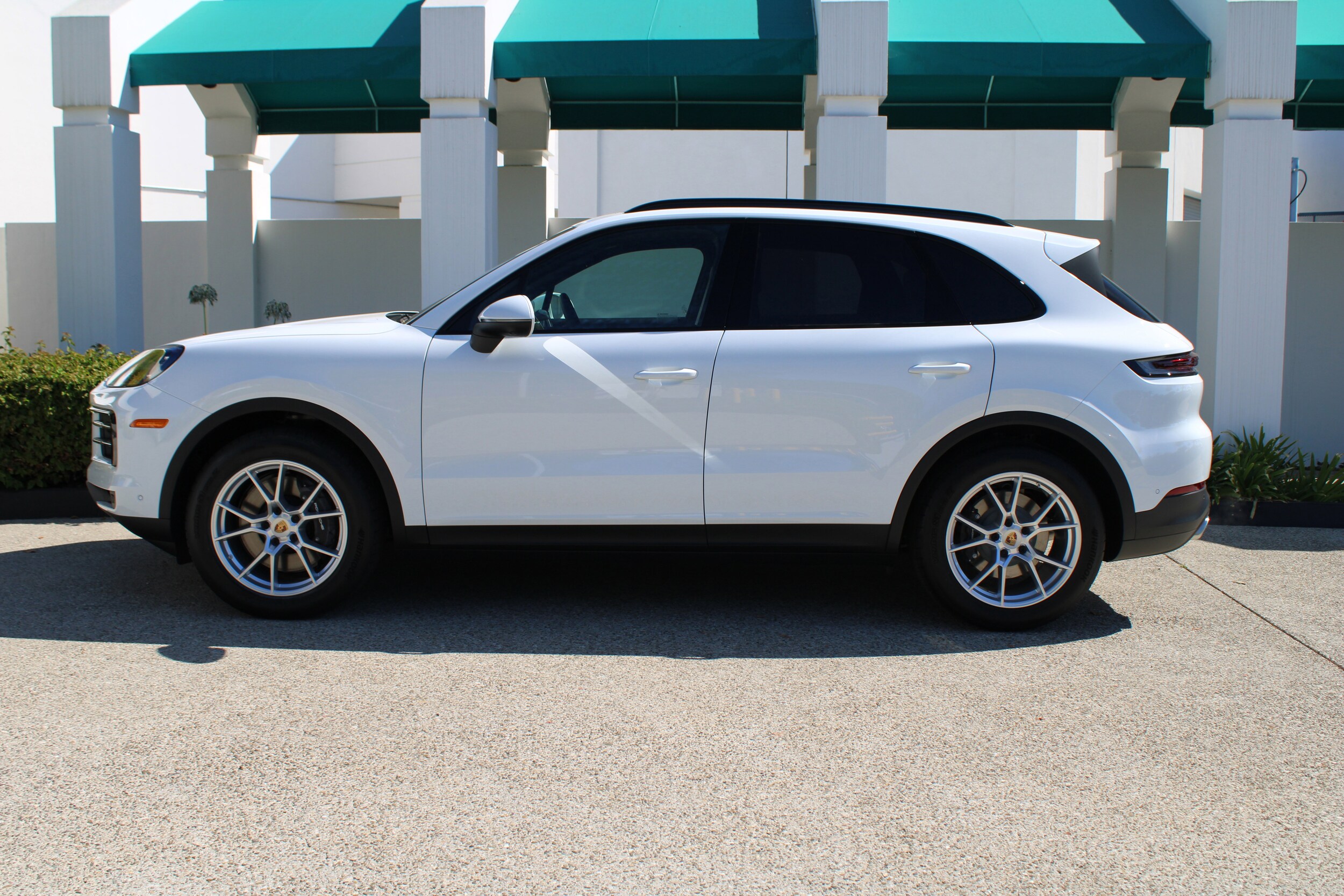 2026 Porsche Cayenne photo 2