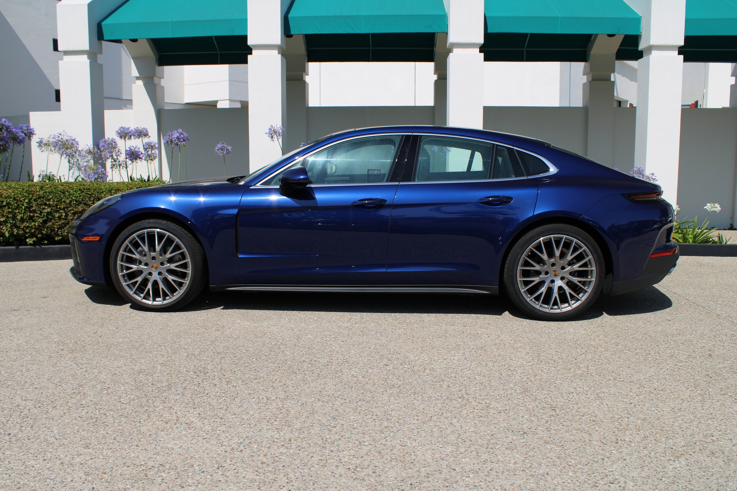 2024 Porsche Panamera 4 photo 2