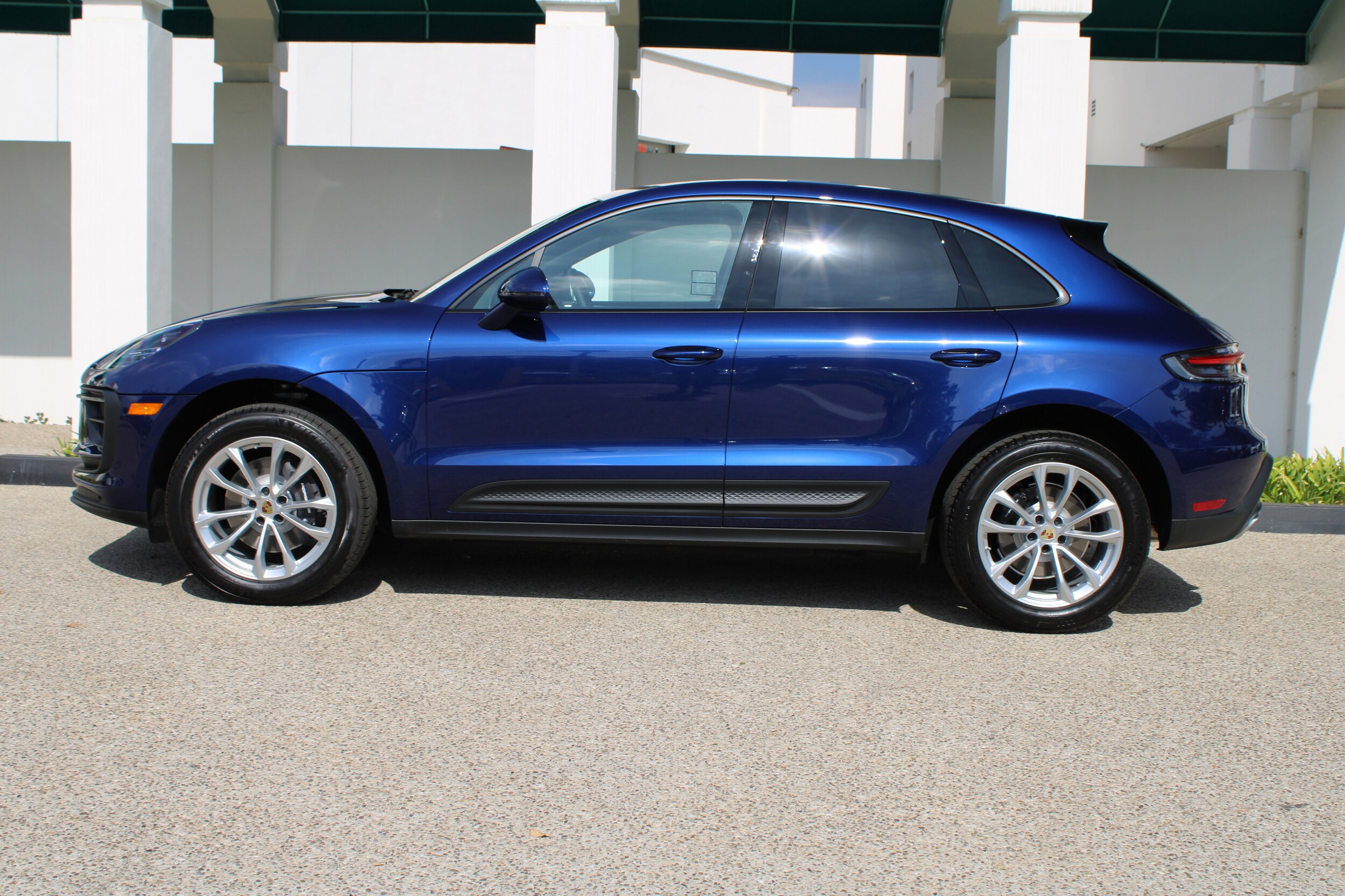 2026 Porsche Macan T photo 2