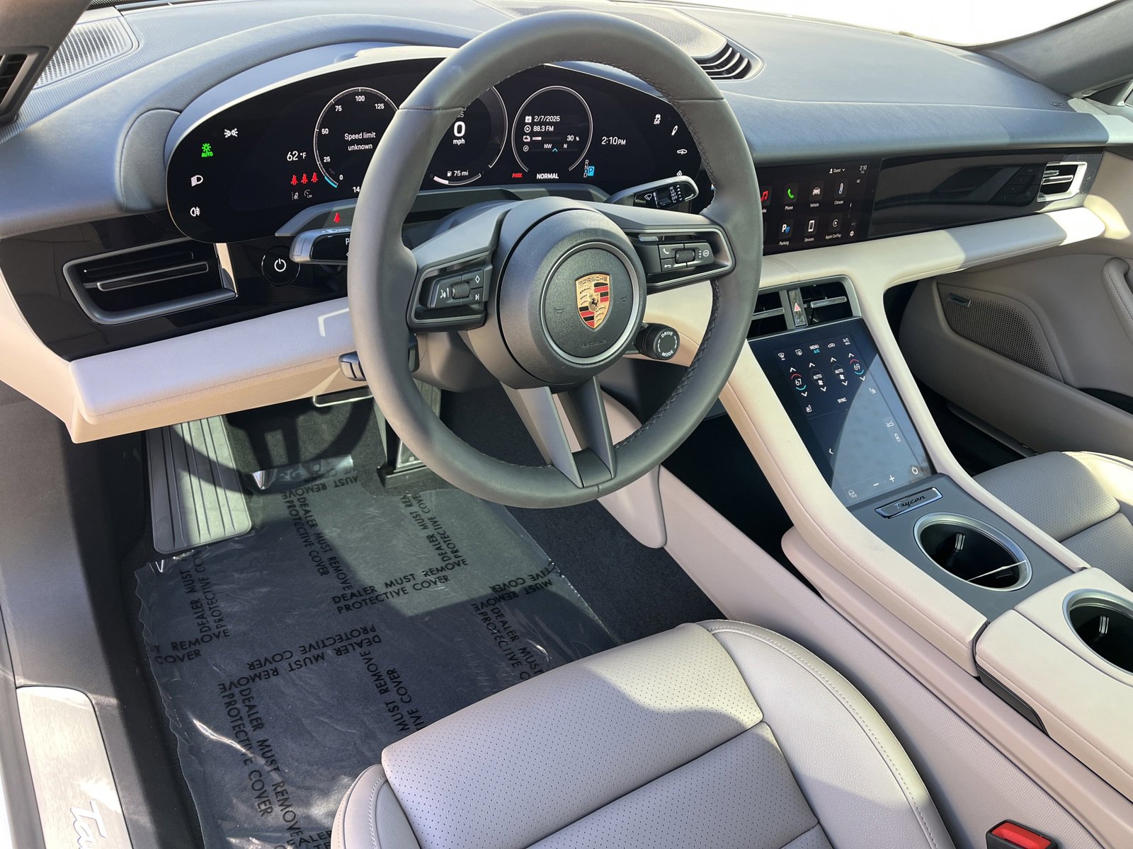 2025 Porsche Taycan photo 4