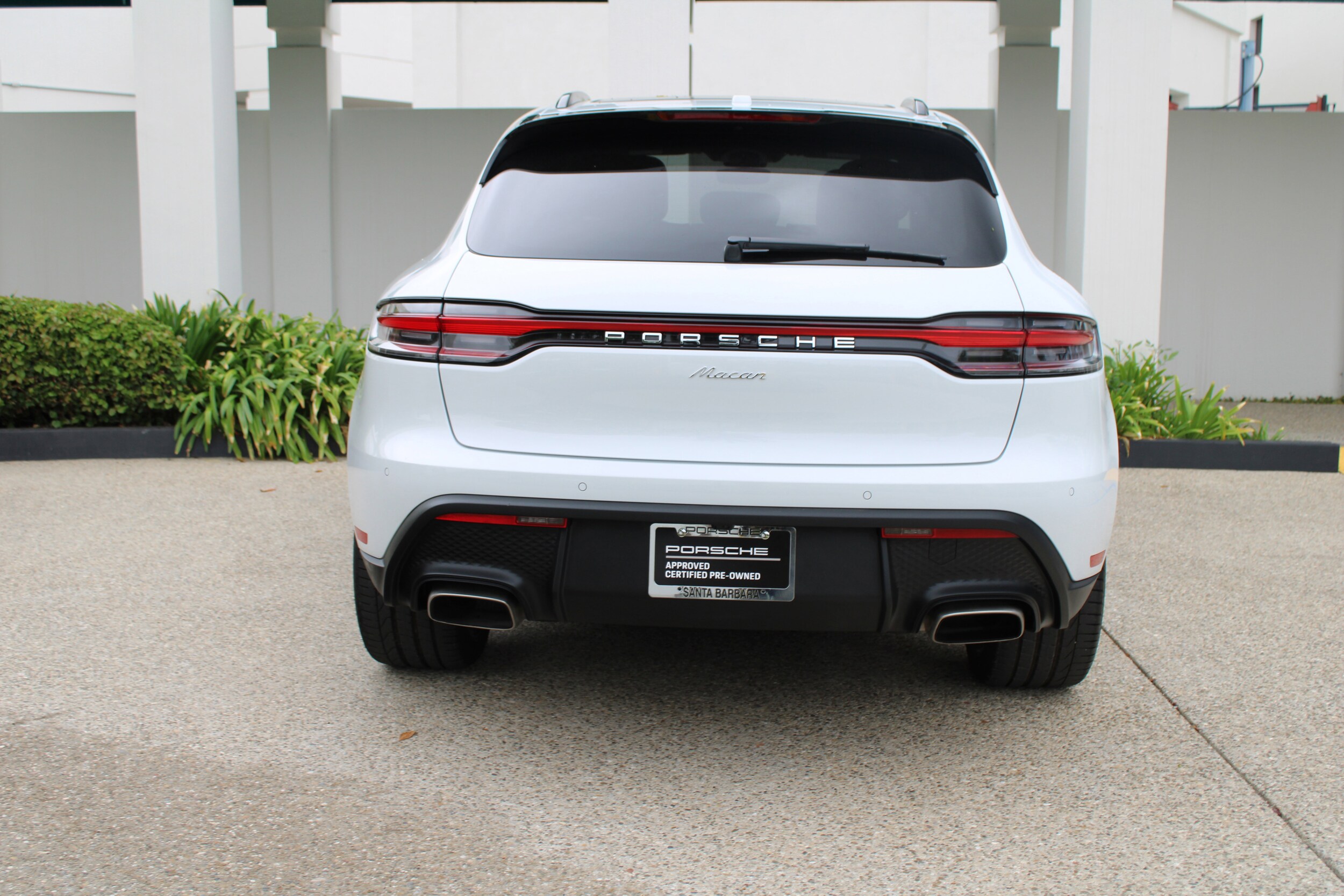 2025 Porsche Macan T photo 4