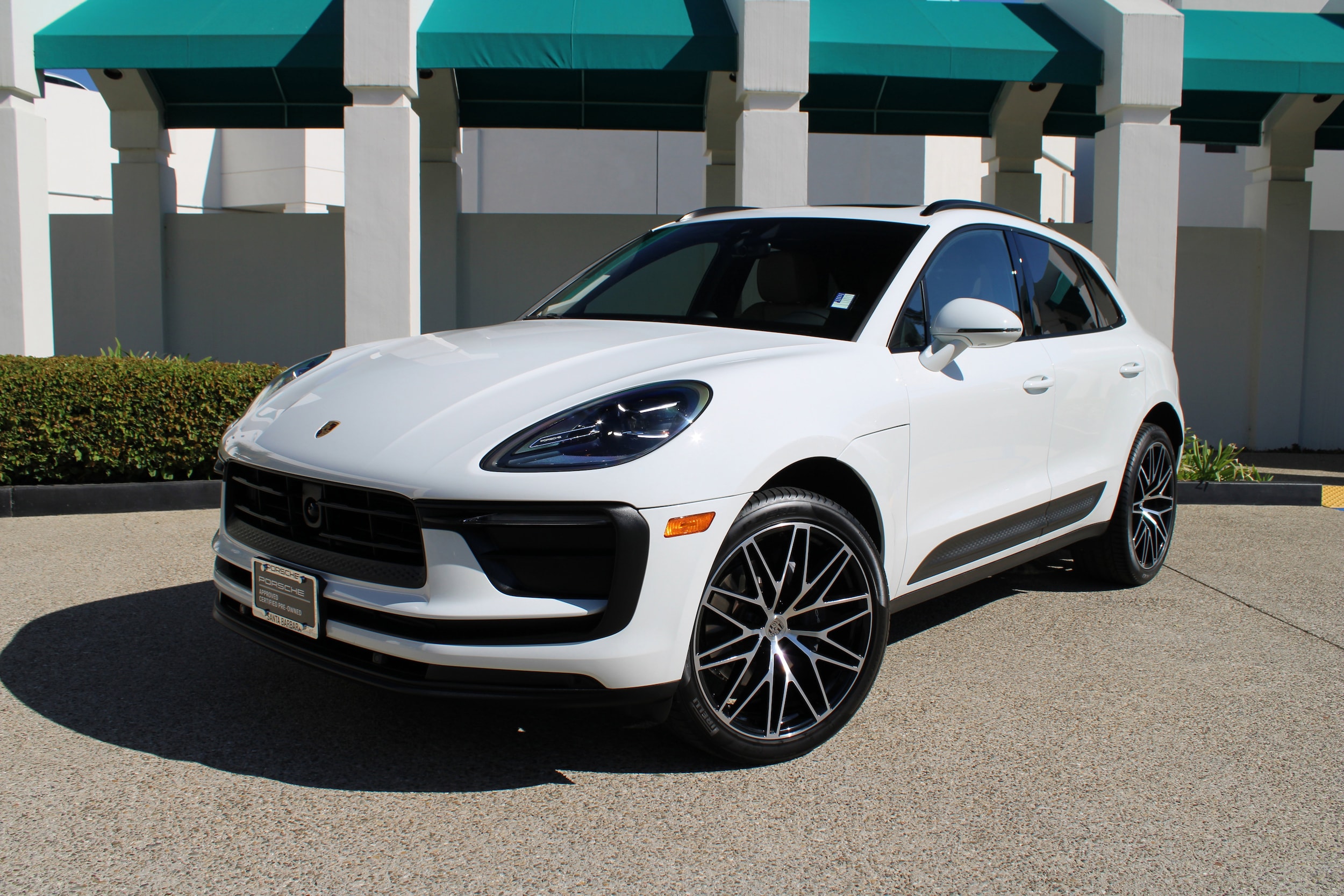 2025 Porsche Macan Base