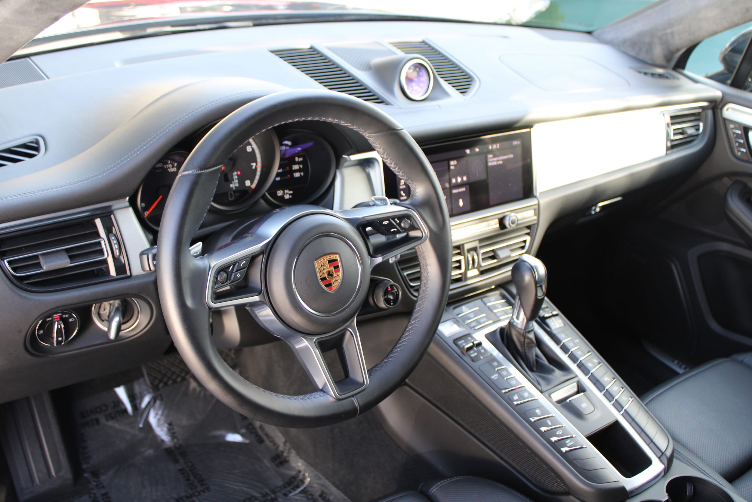 2020 Porsche Macan Turbo photo 4