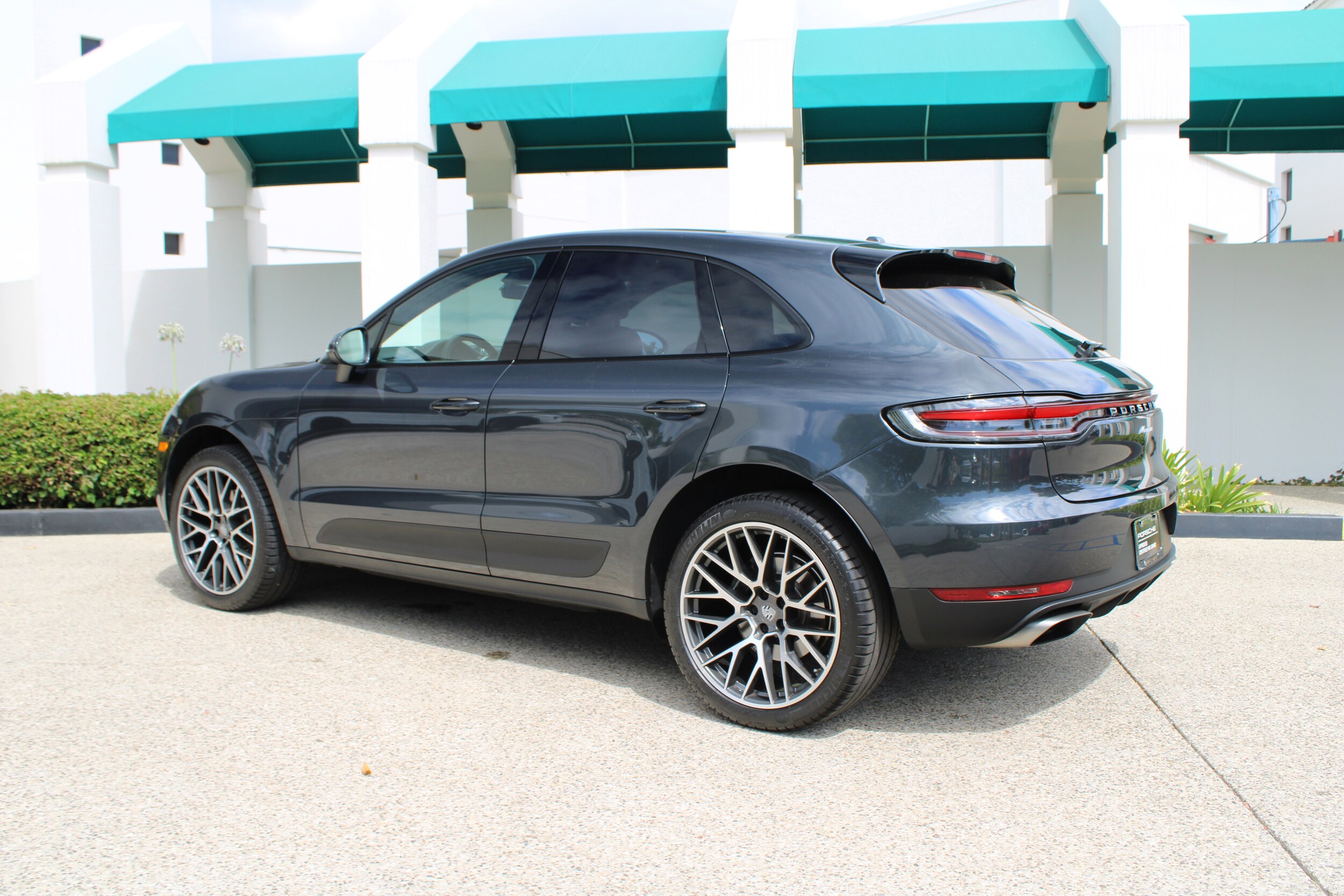2020 Porsche Macan Base photo 3
