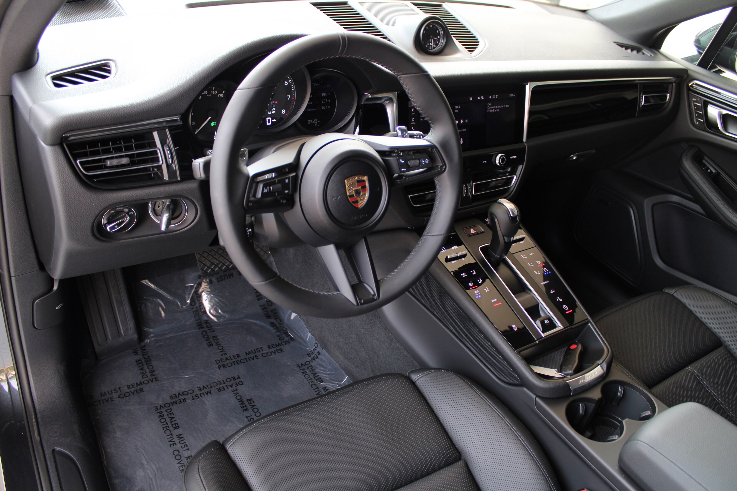 2025 Porsche Macan T photo 4